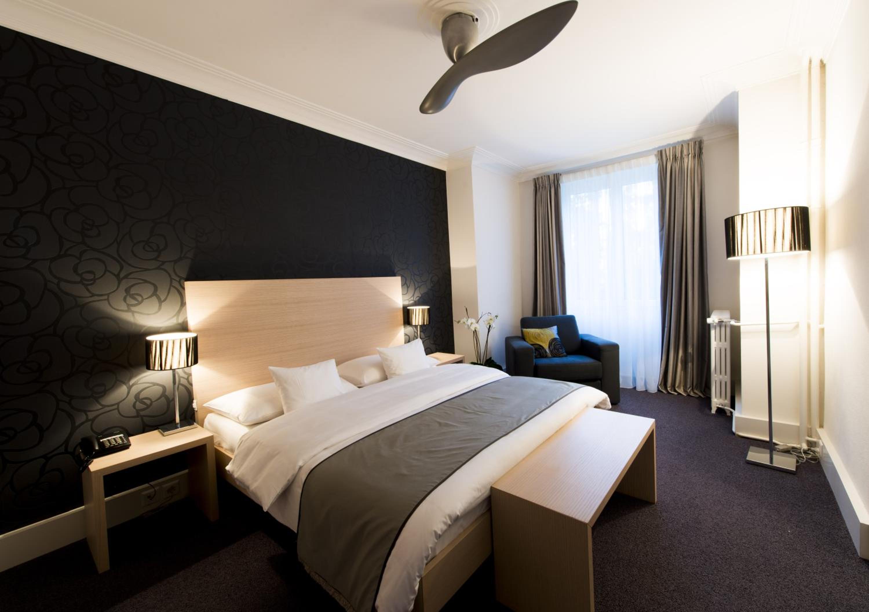 Junior Suite with Park View - Photo 1