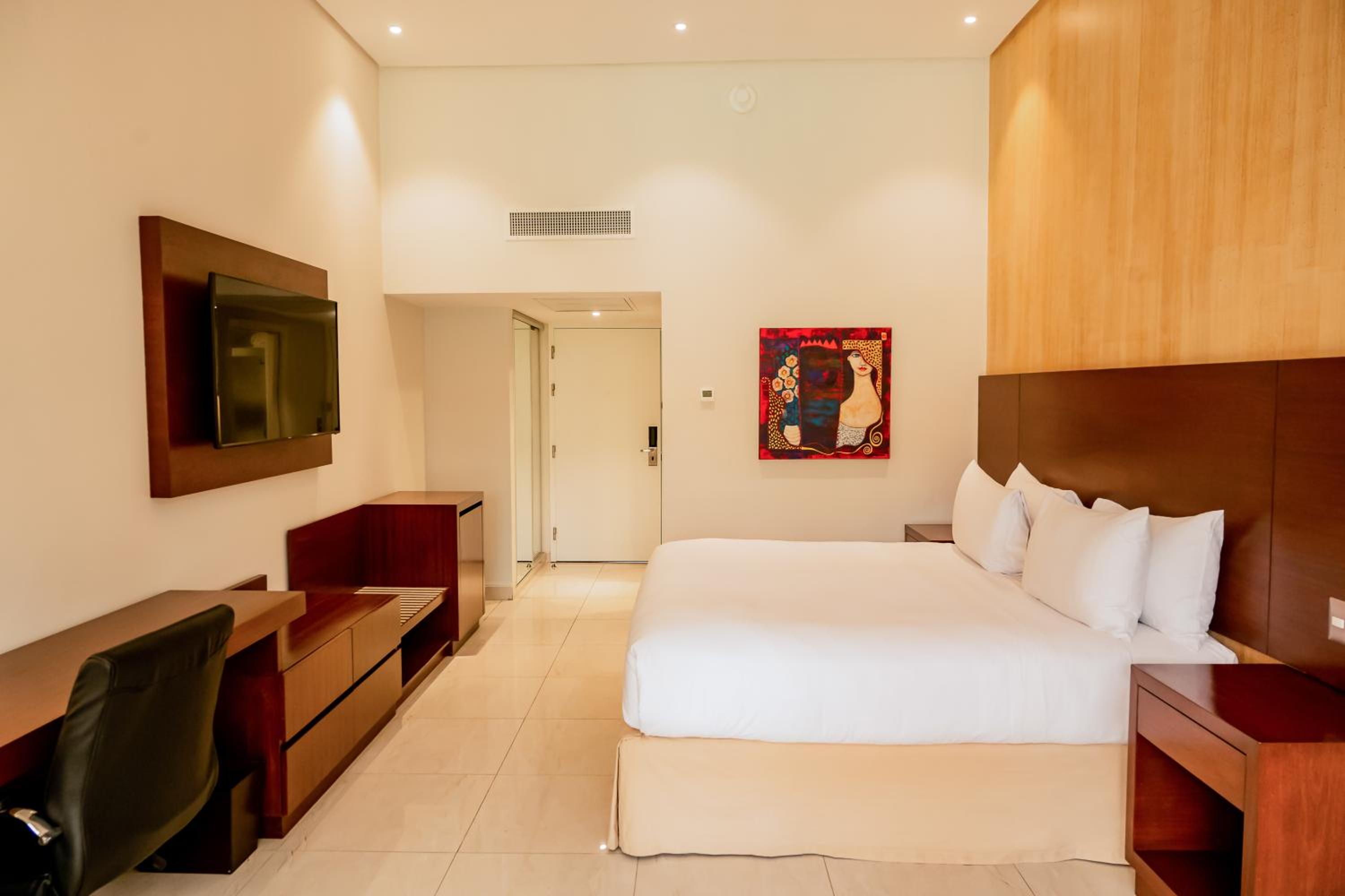 Executive King Room with Balcony and Garden View photo 2