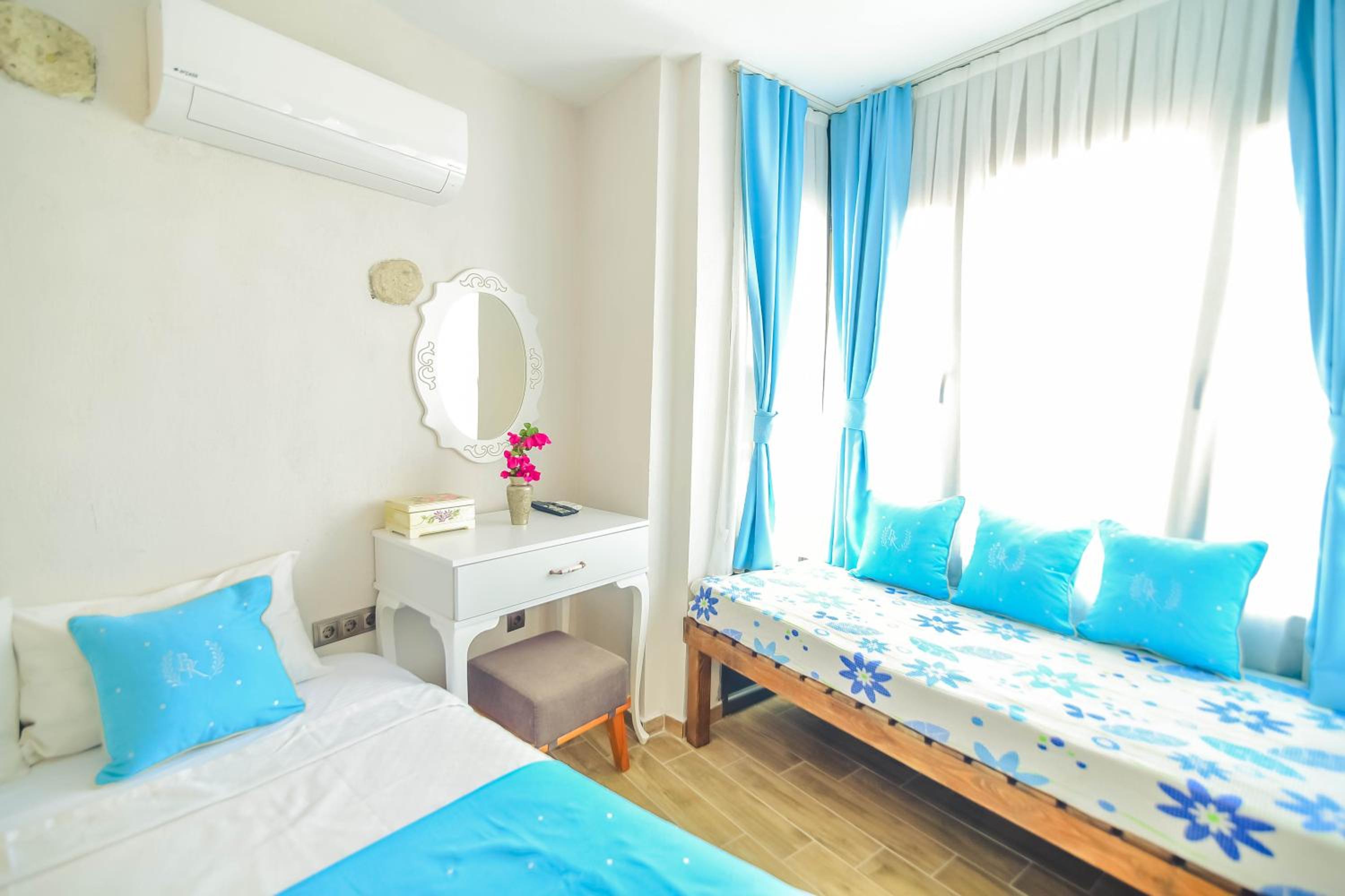 Superior Quadruple Room - Photo 4