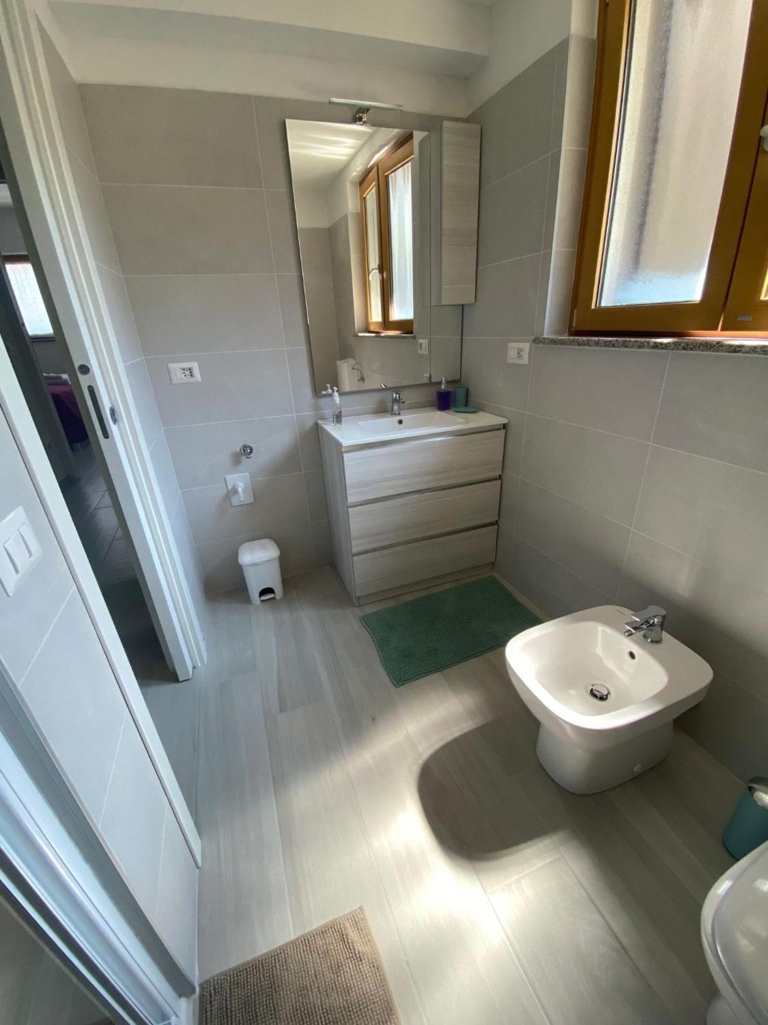 Double Room with Private Bathroom - Photo 3