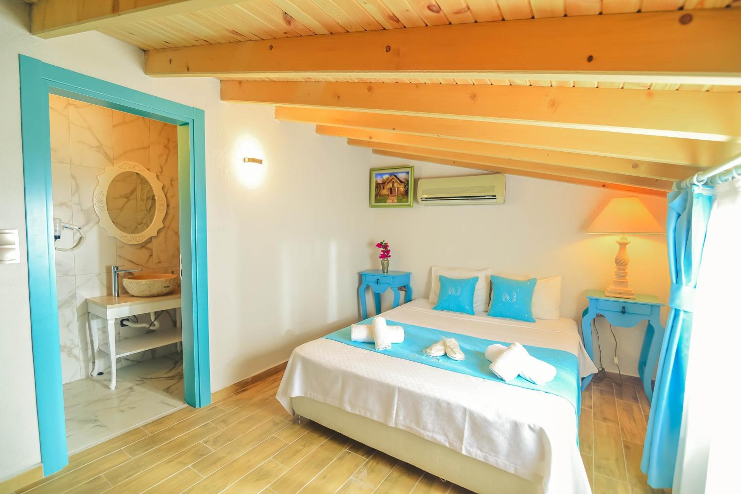 Standard Double Room - Photo 3