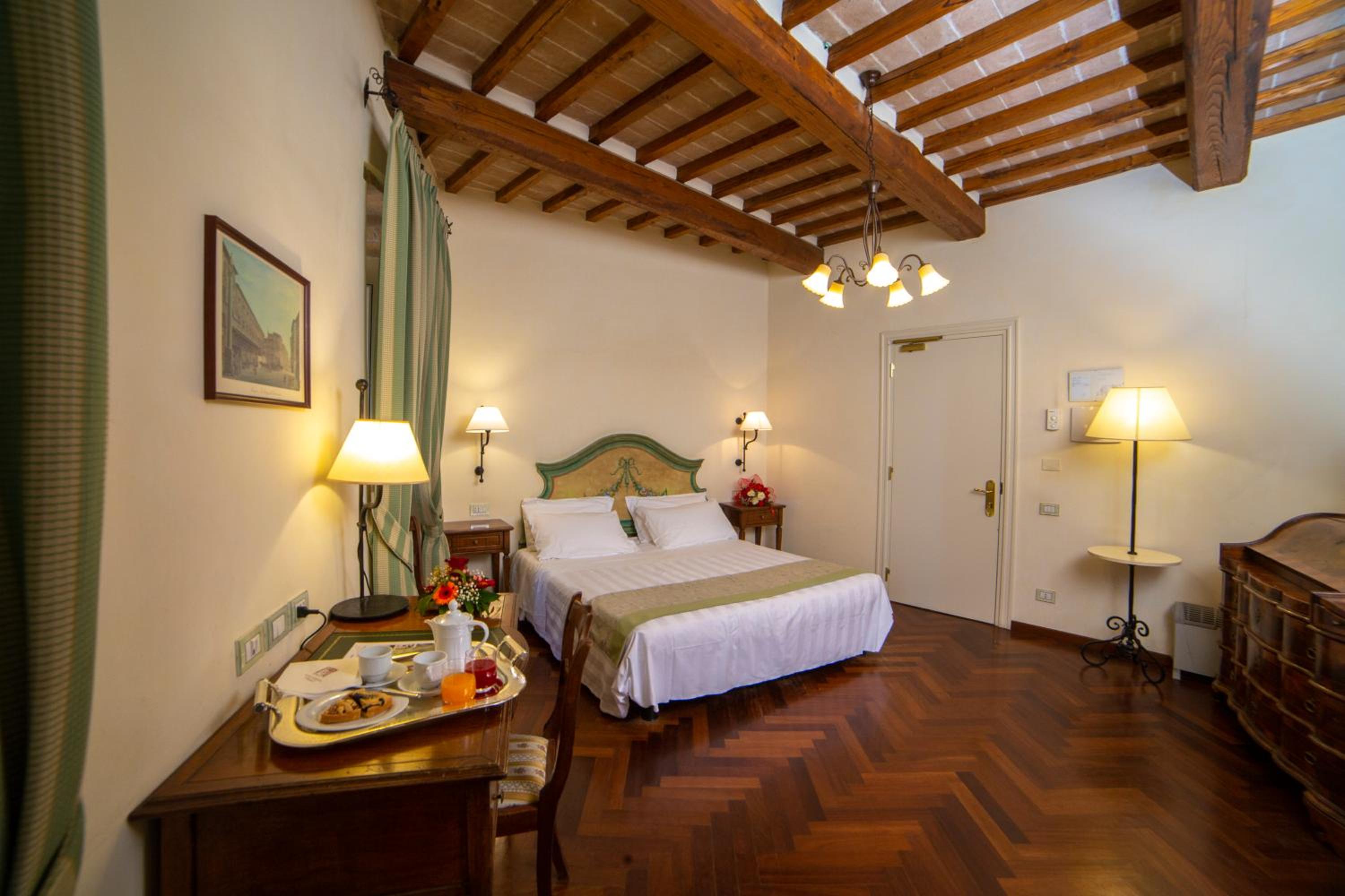 Standard Double Room - Photo 8