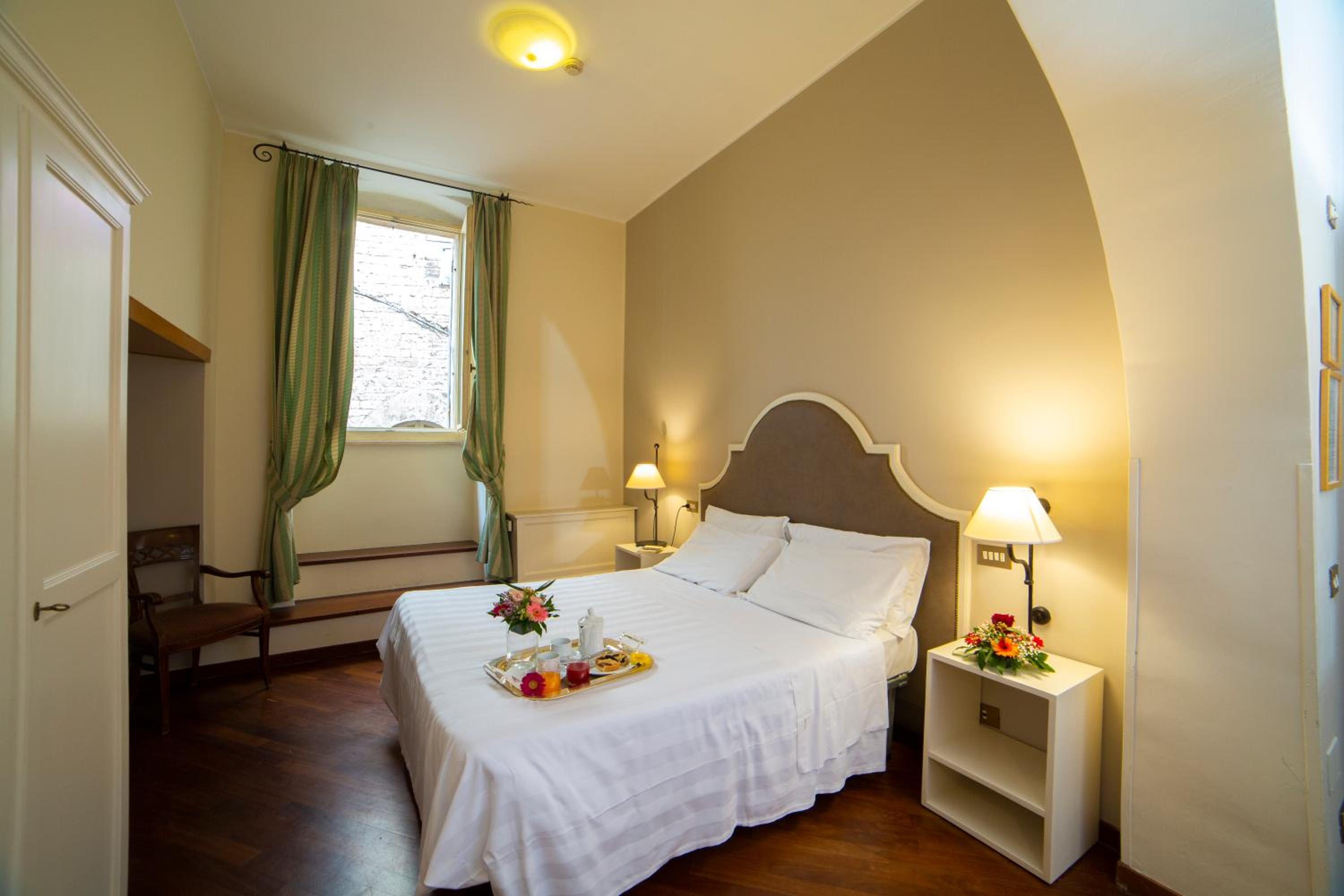 Standard Double Room - Photo 9