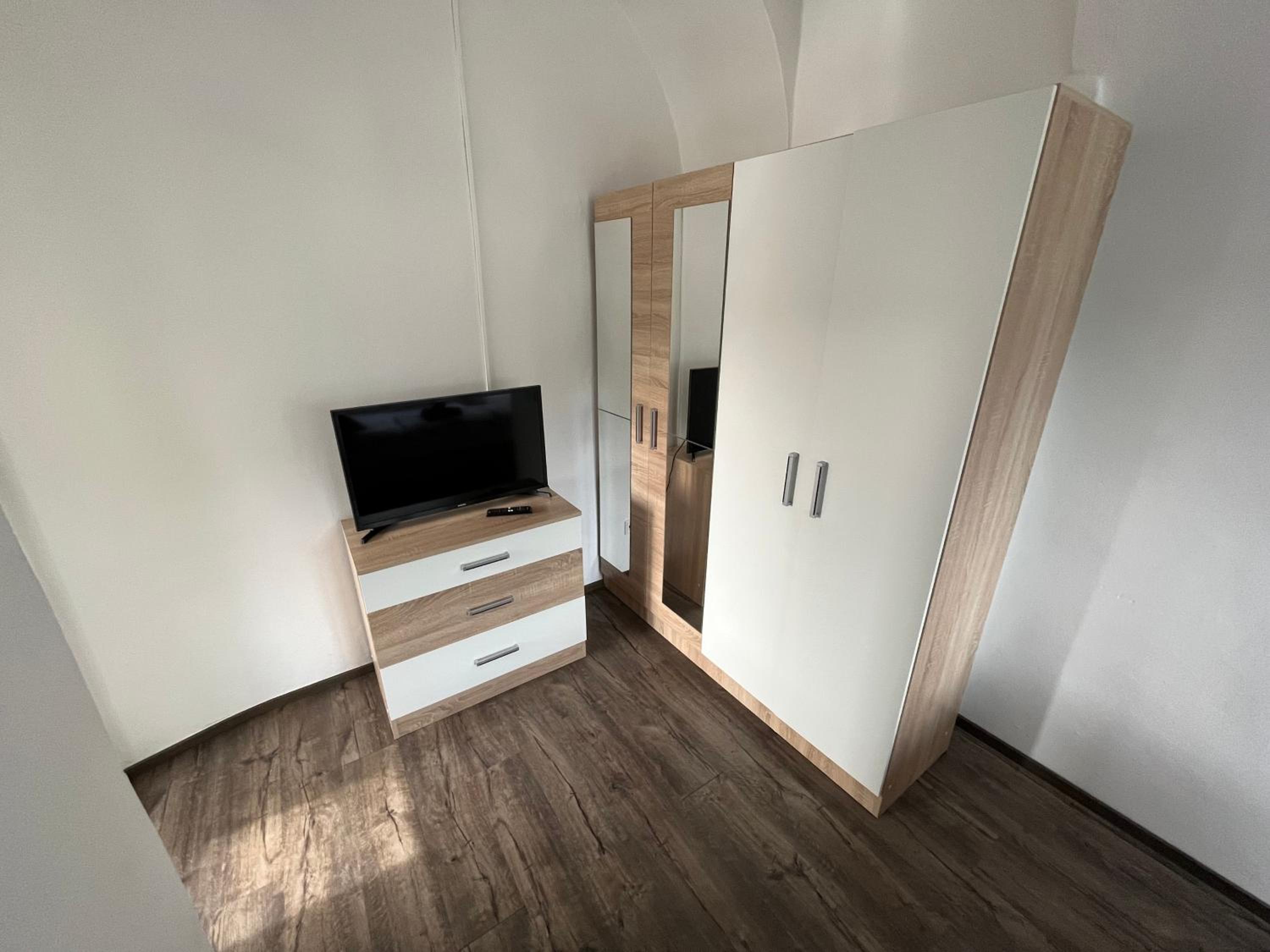 Deluxe Double Room with Extra Bed - Photo 5