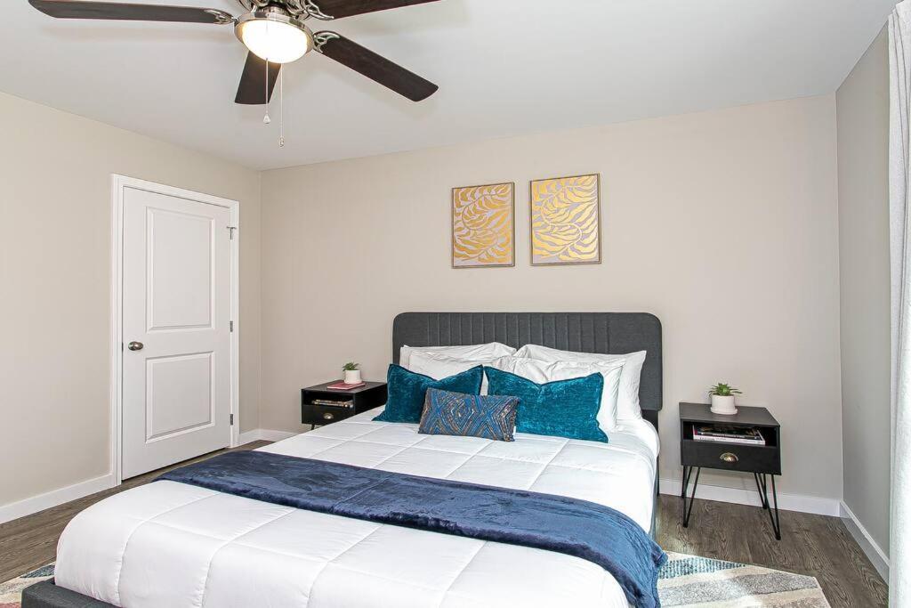Three-Bedroom House photo 3