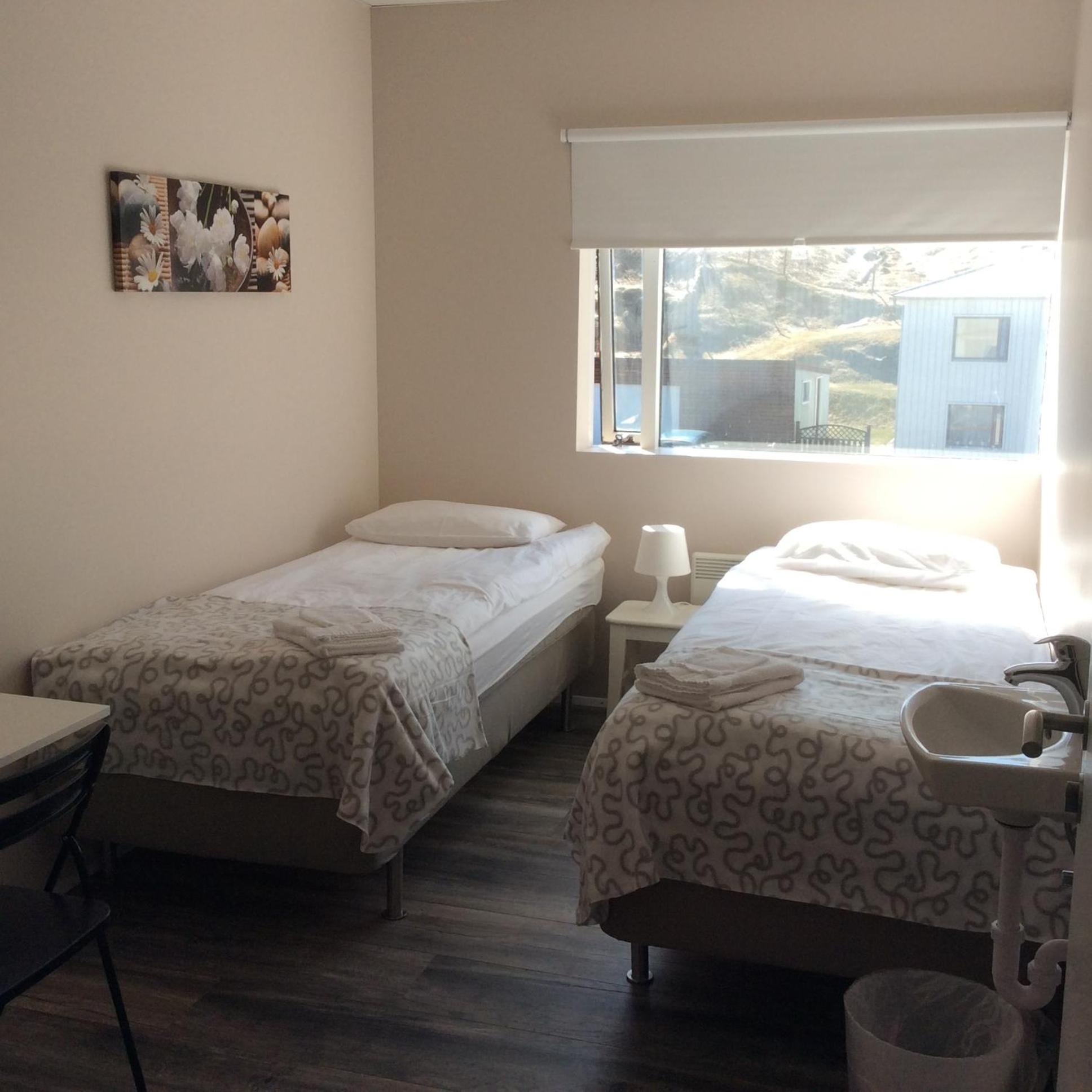 Standard Twin Room with Mountain View - Photo 12