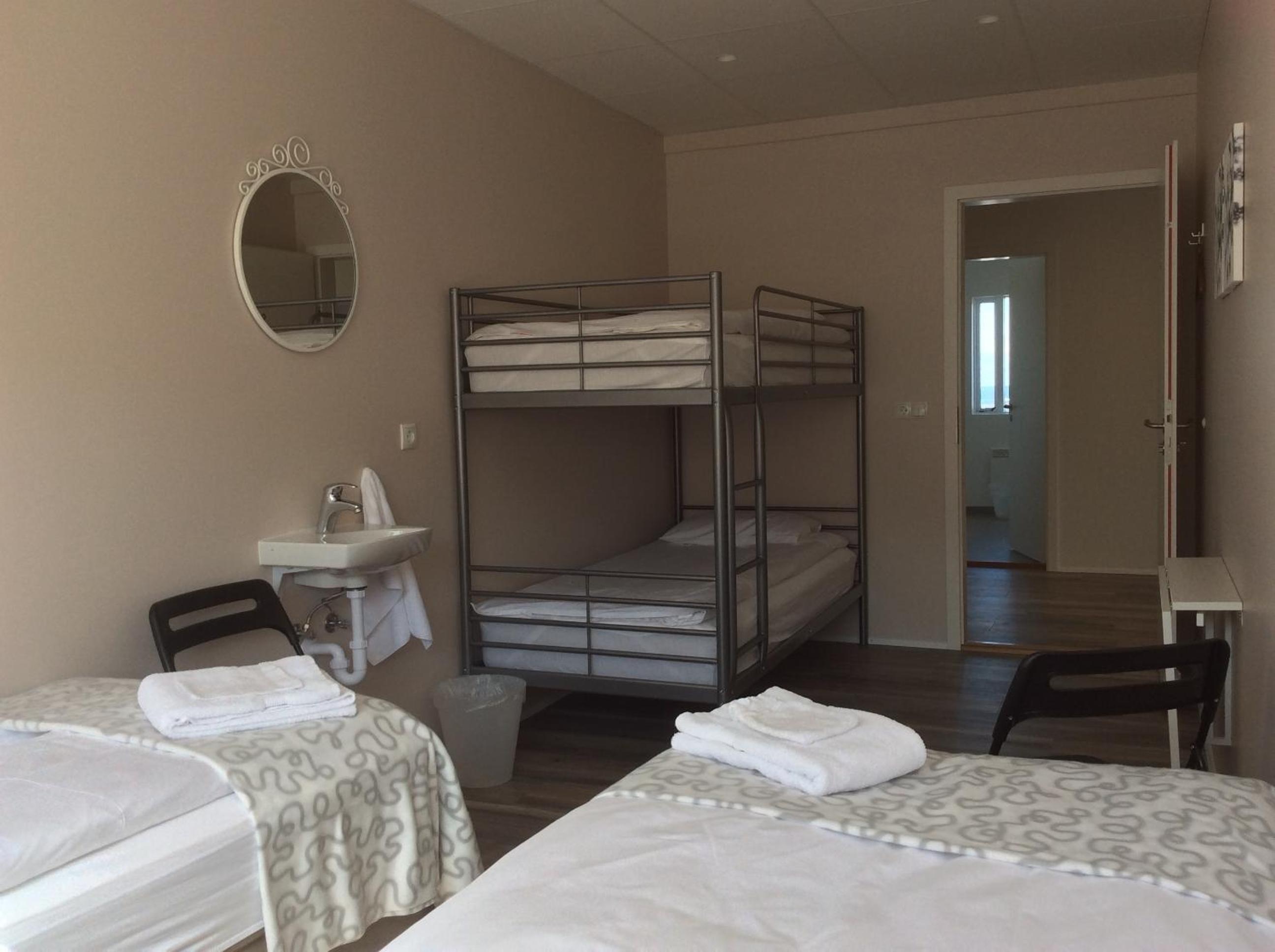 Quadruple Room with Mountain View - Photo 11