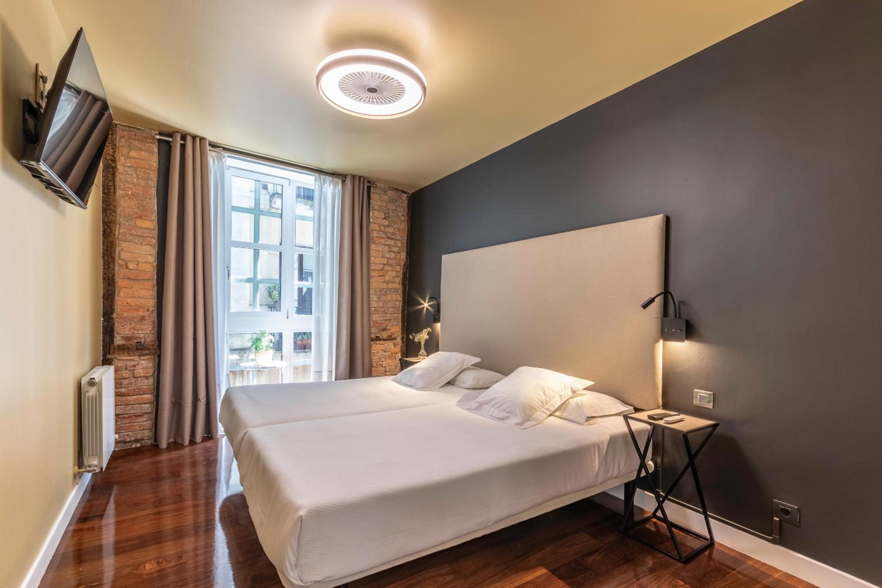 Habitación Doble con Dos Camas Individuales y Vista Exterior