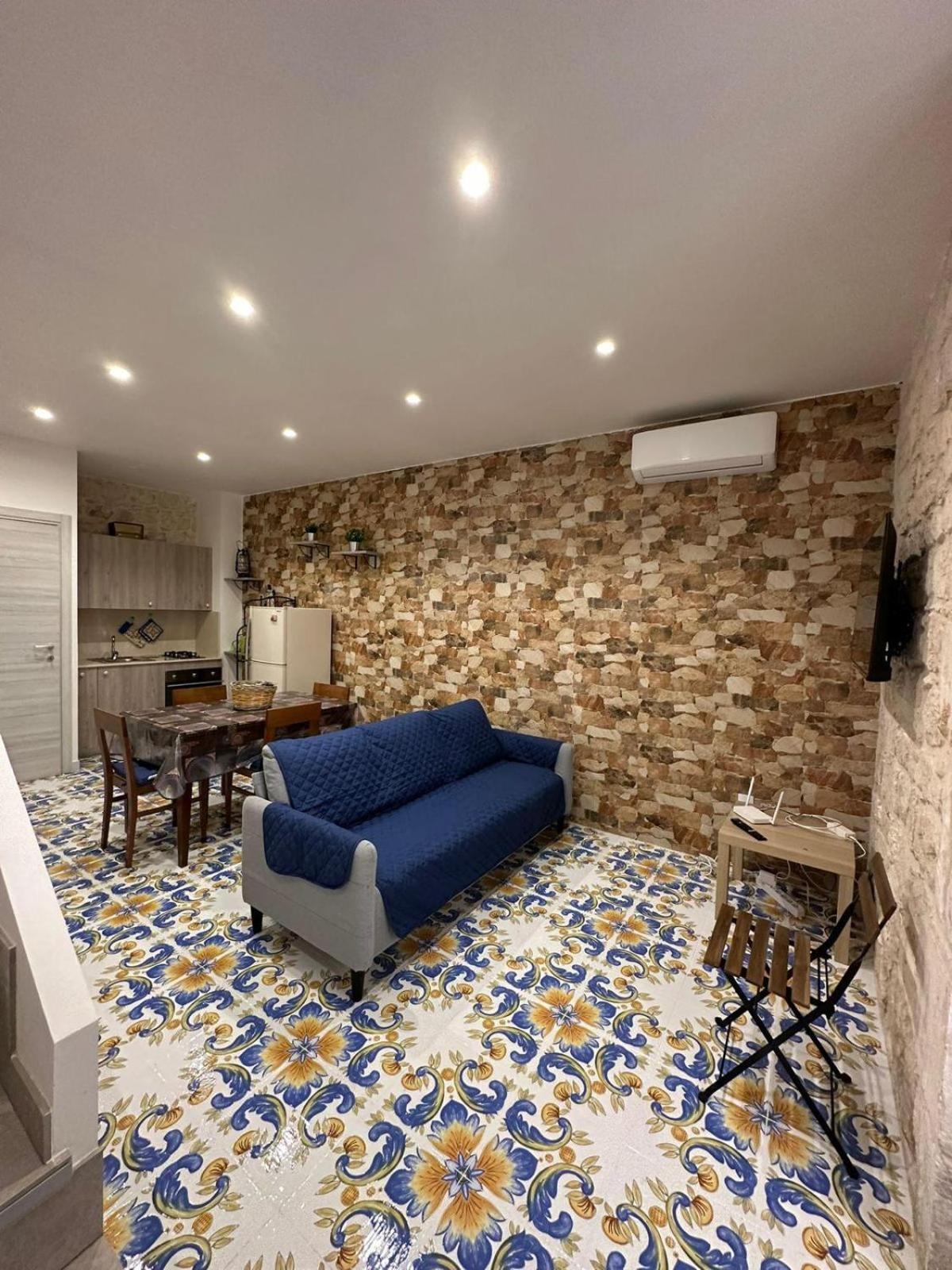 One-Bedroom House photo 1