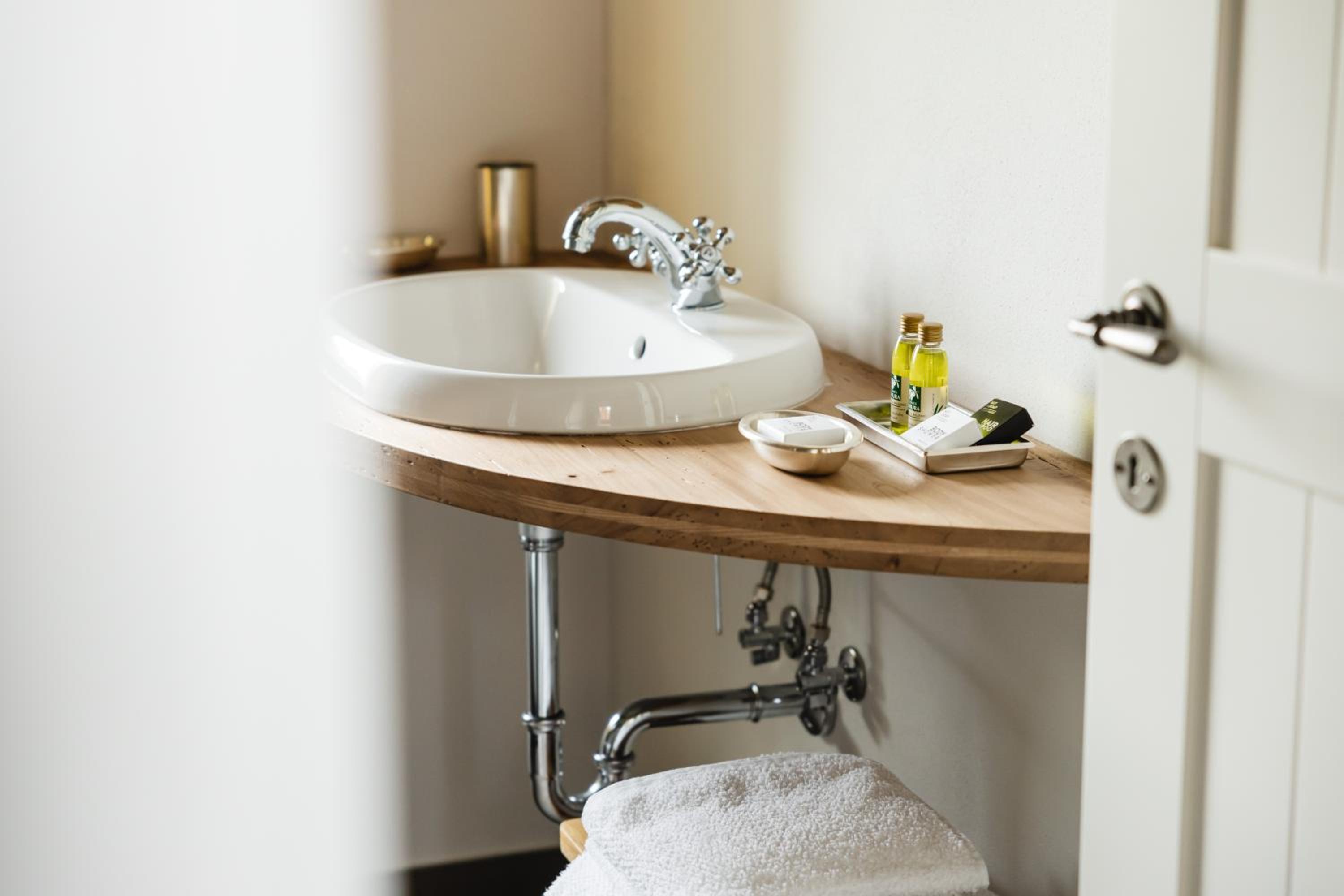 Double or Twin Room with Private Bathroom photo 2