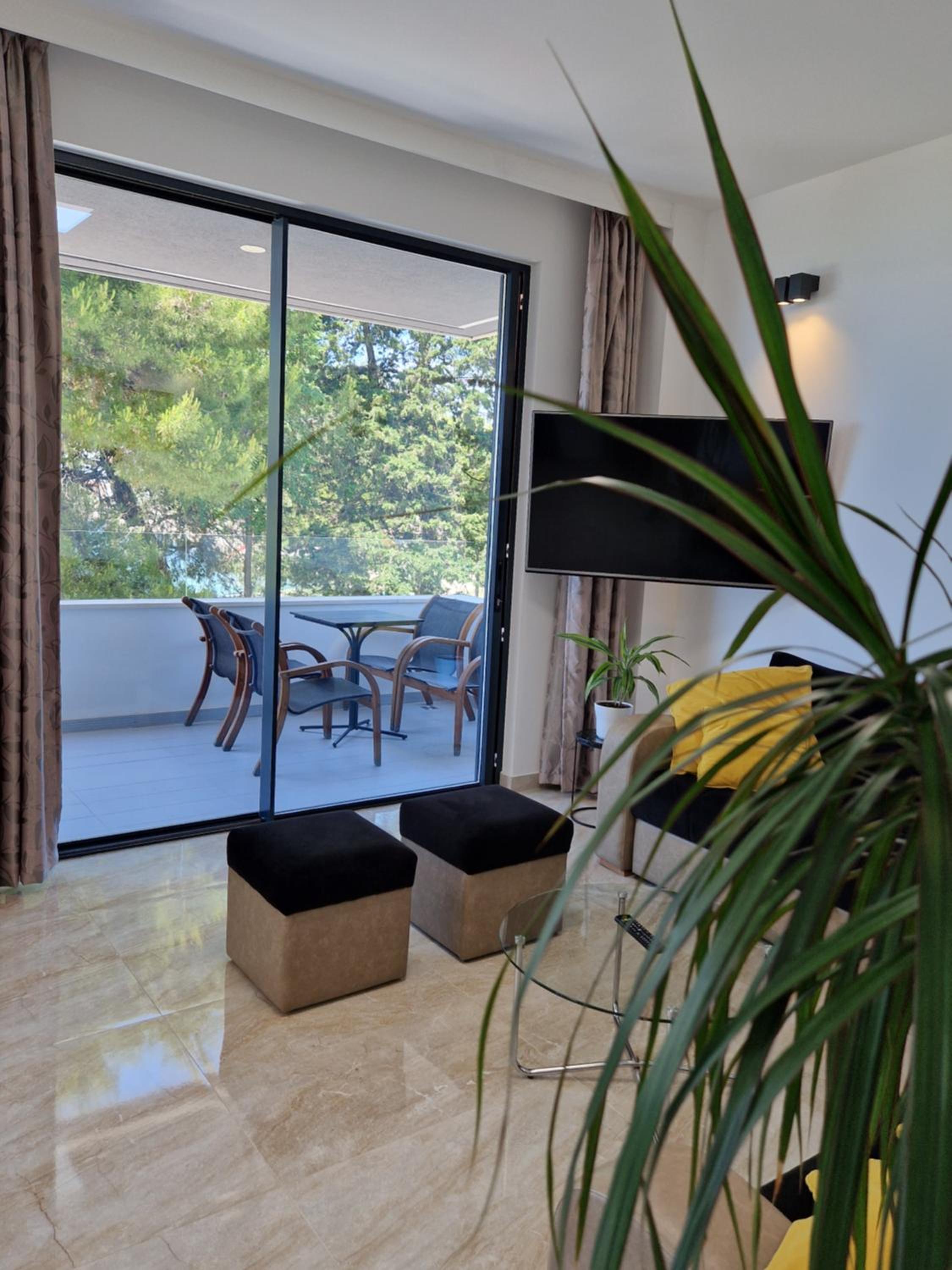 One-Bedroom Apartment with Sea View photo 2