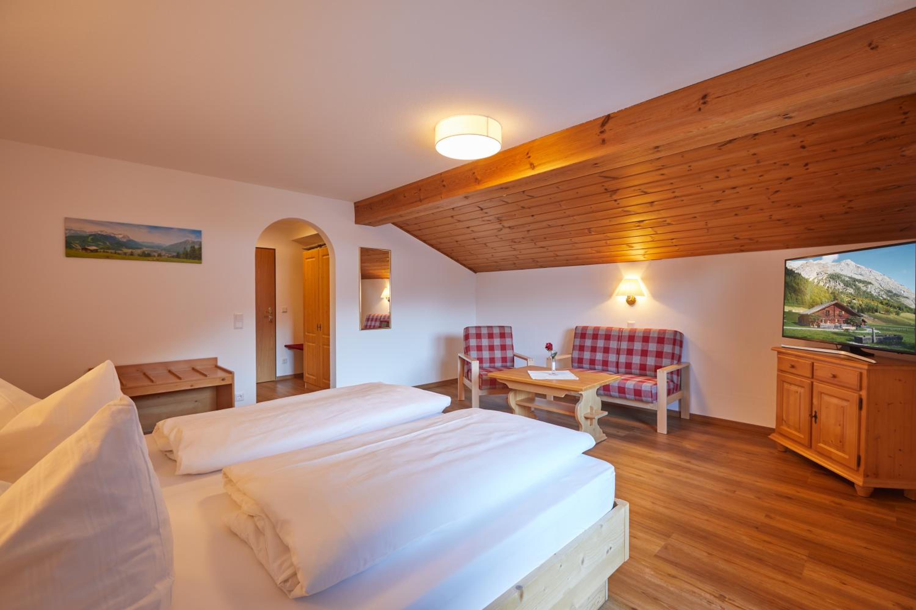 Superior Double Room with Balcony and Mountain View photo 2