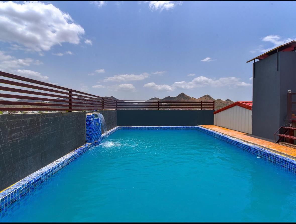 Deluxe Family Suite - Photo 5