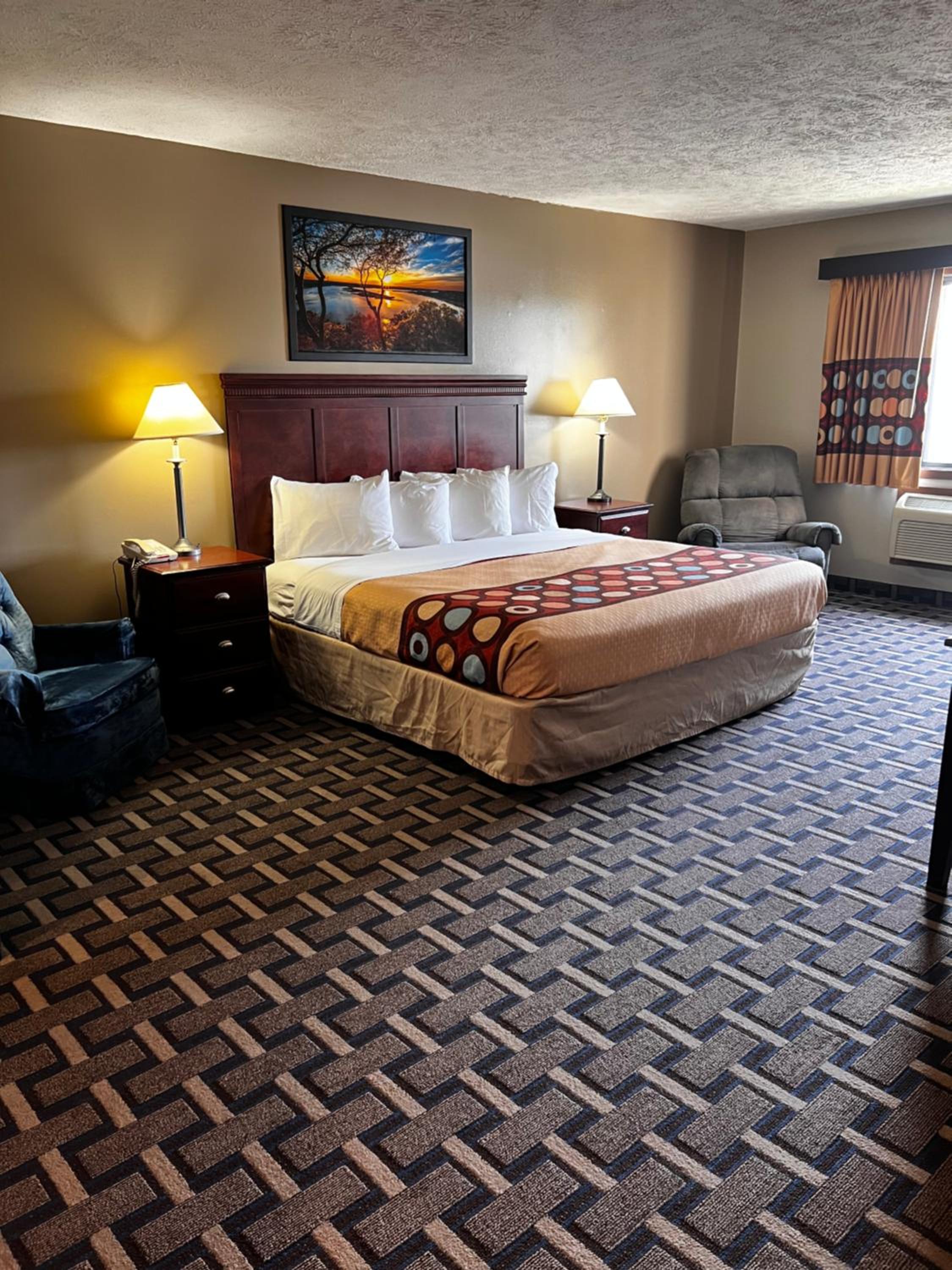 King Room with Sofa Bed - Photo 7