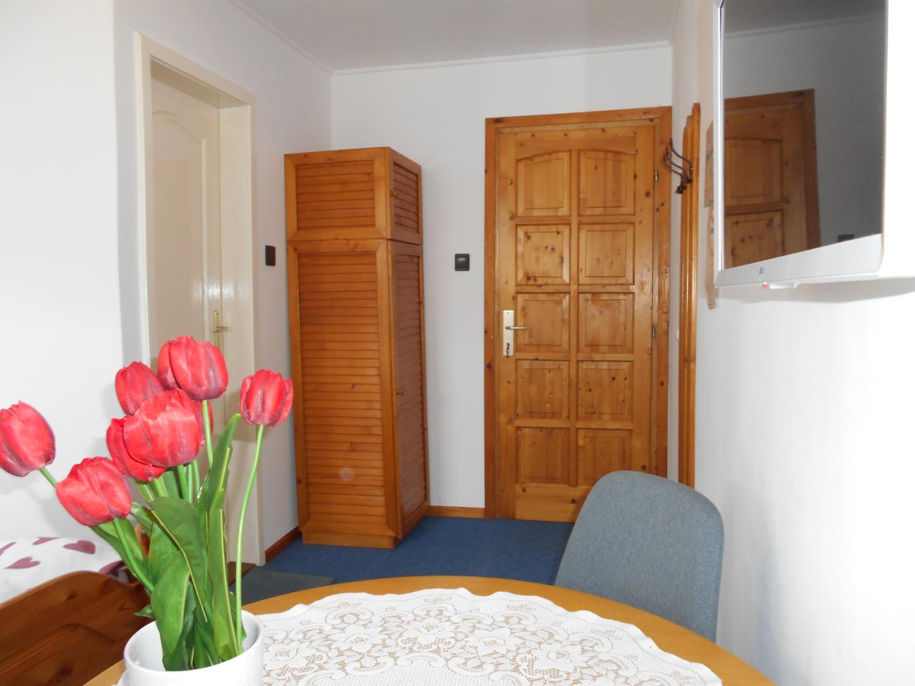 Double Room with Private Bathroom - Photo 2