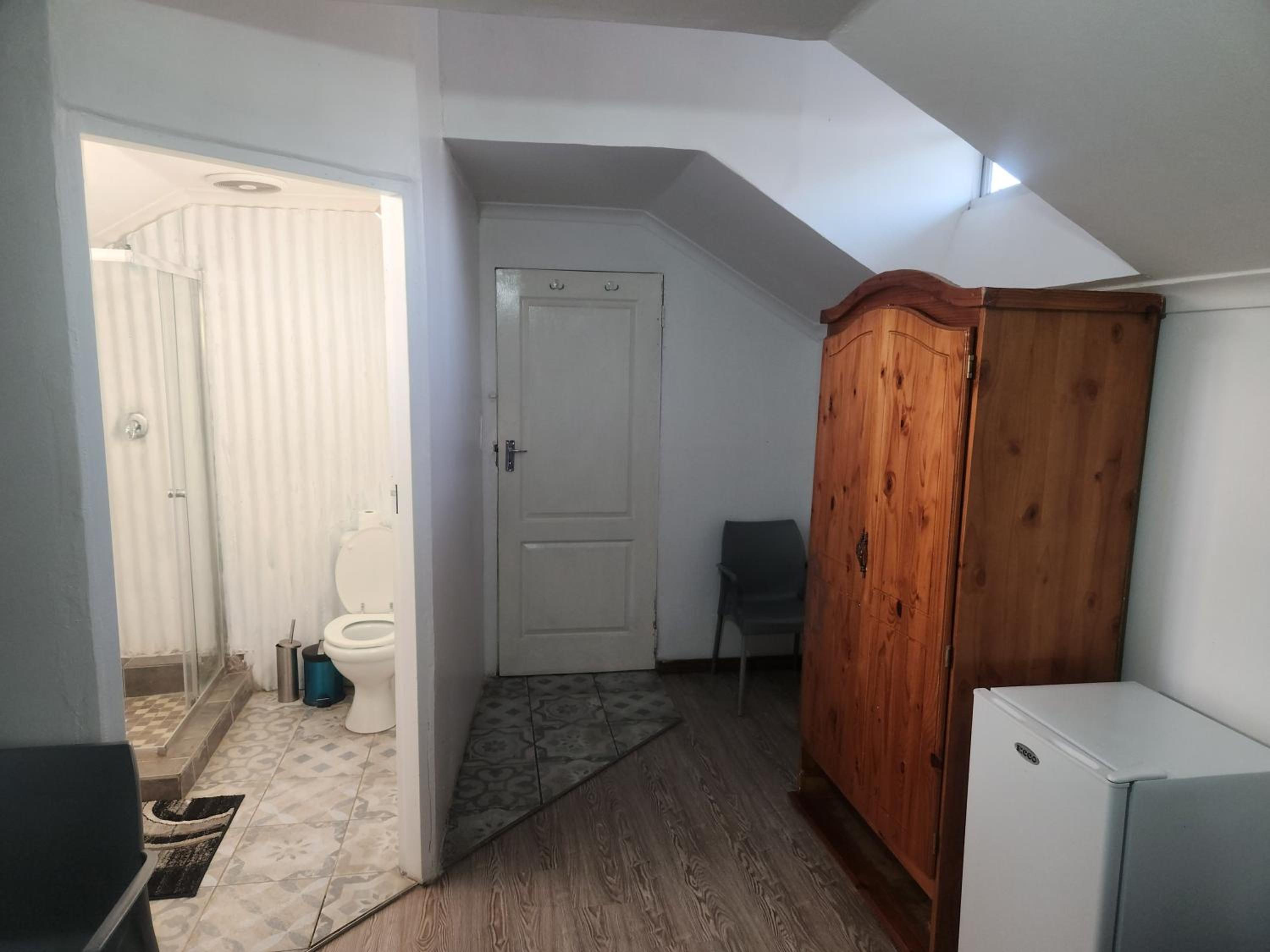 Budget Double Room - Photo 2