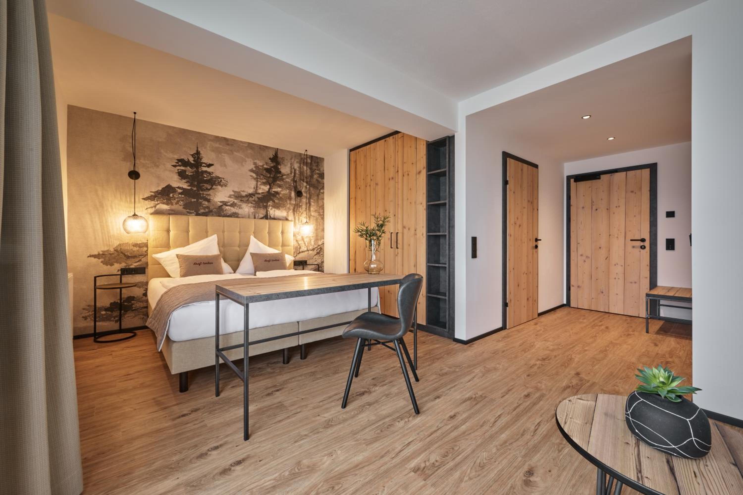 Large Double Room - Photo 6