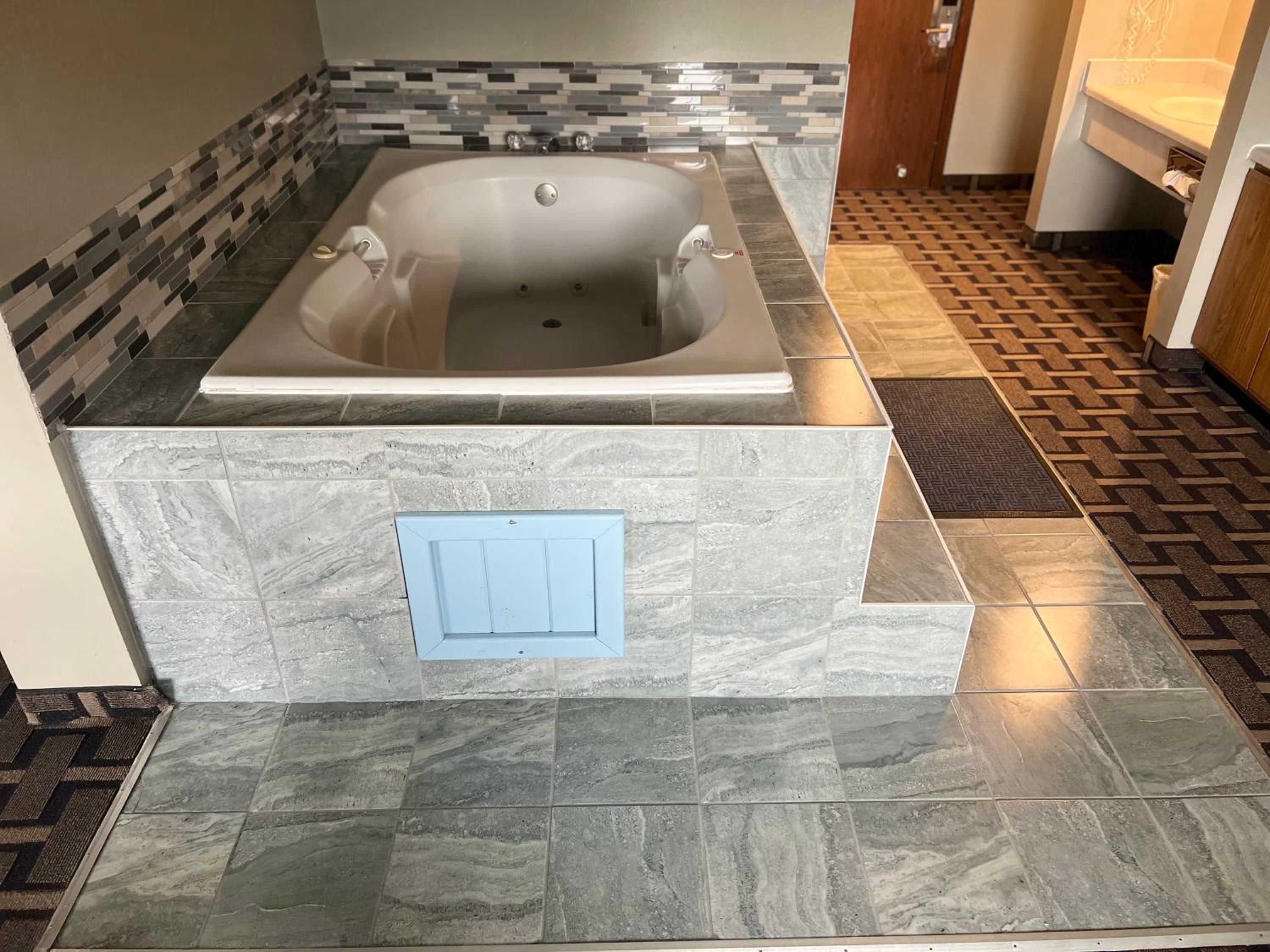 King Studio with Spa Bath - Photo 12