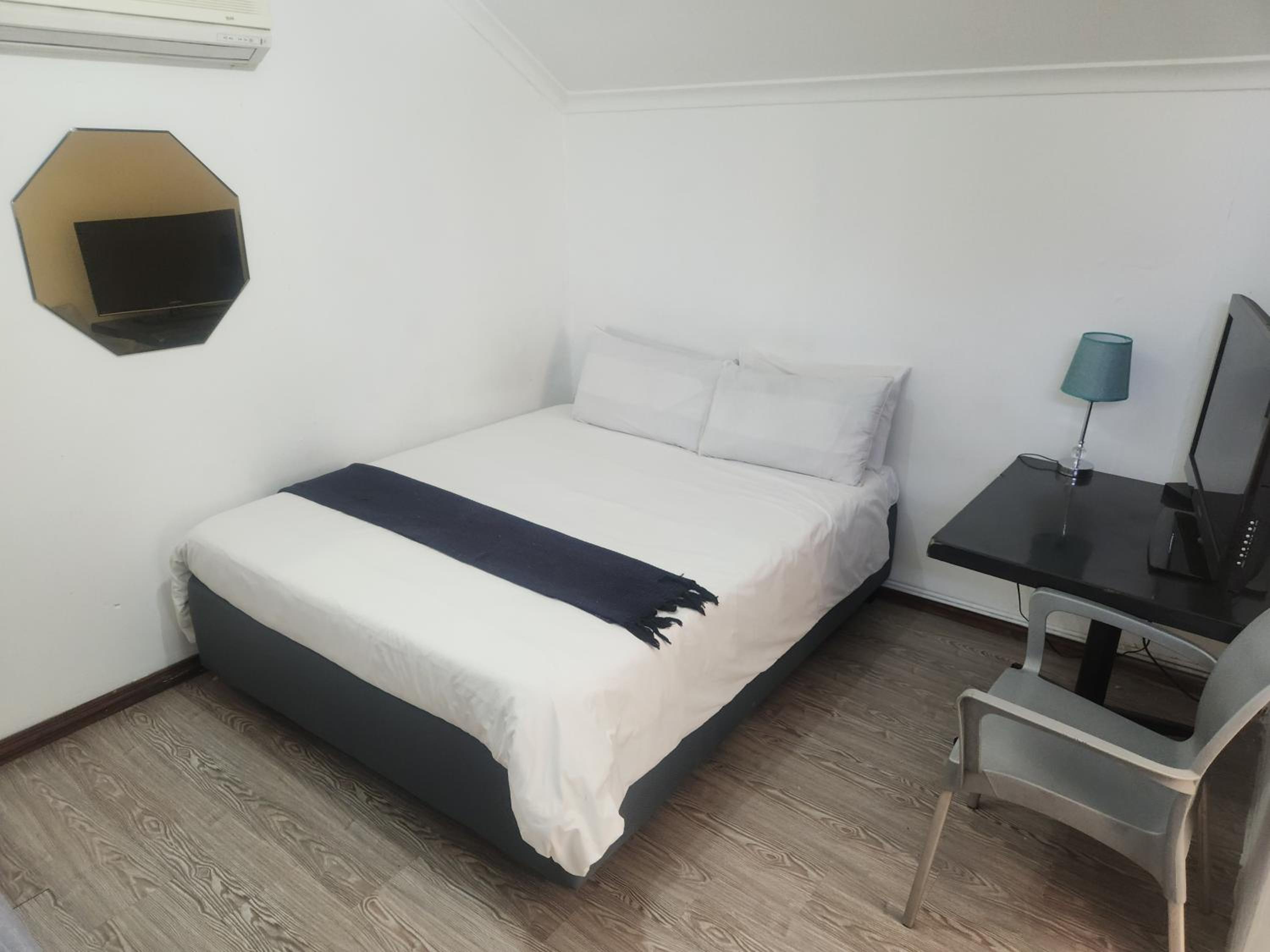 Budget Double Room - Photo 1