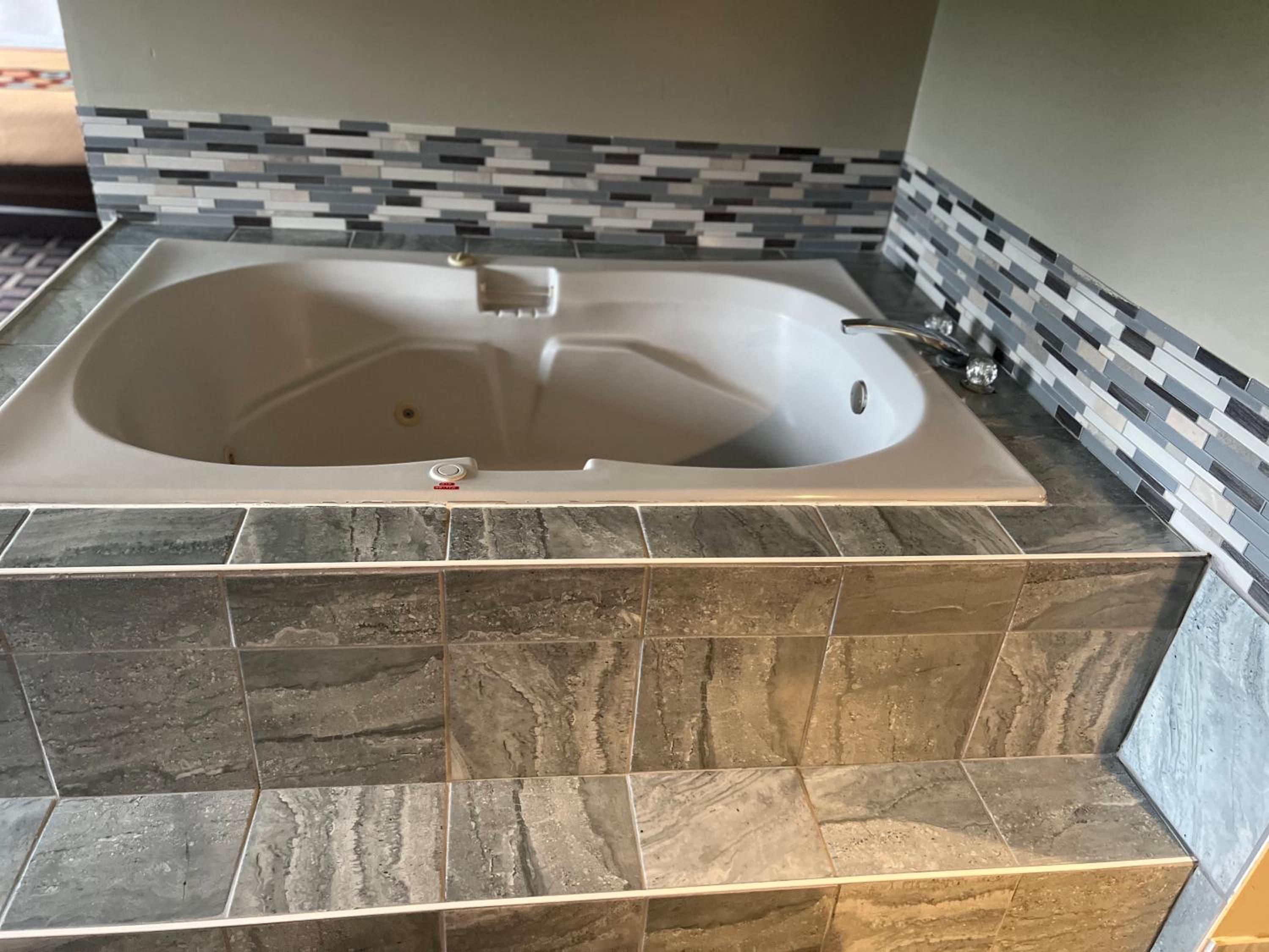 King Studio with Spa Bath - Photo 11