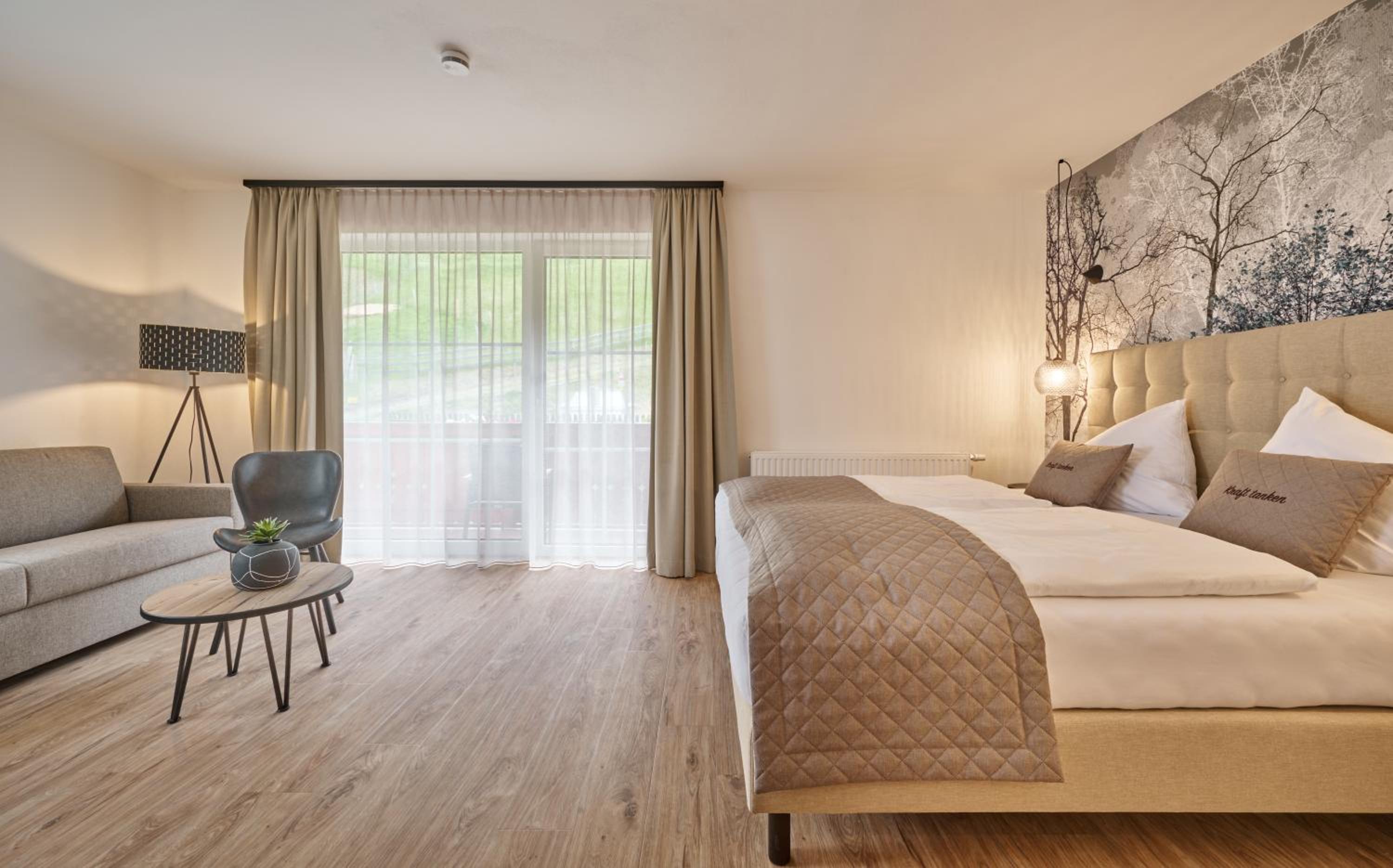 Large Double Room - Photo 1
