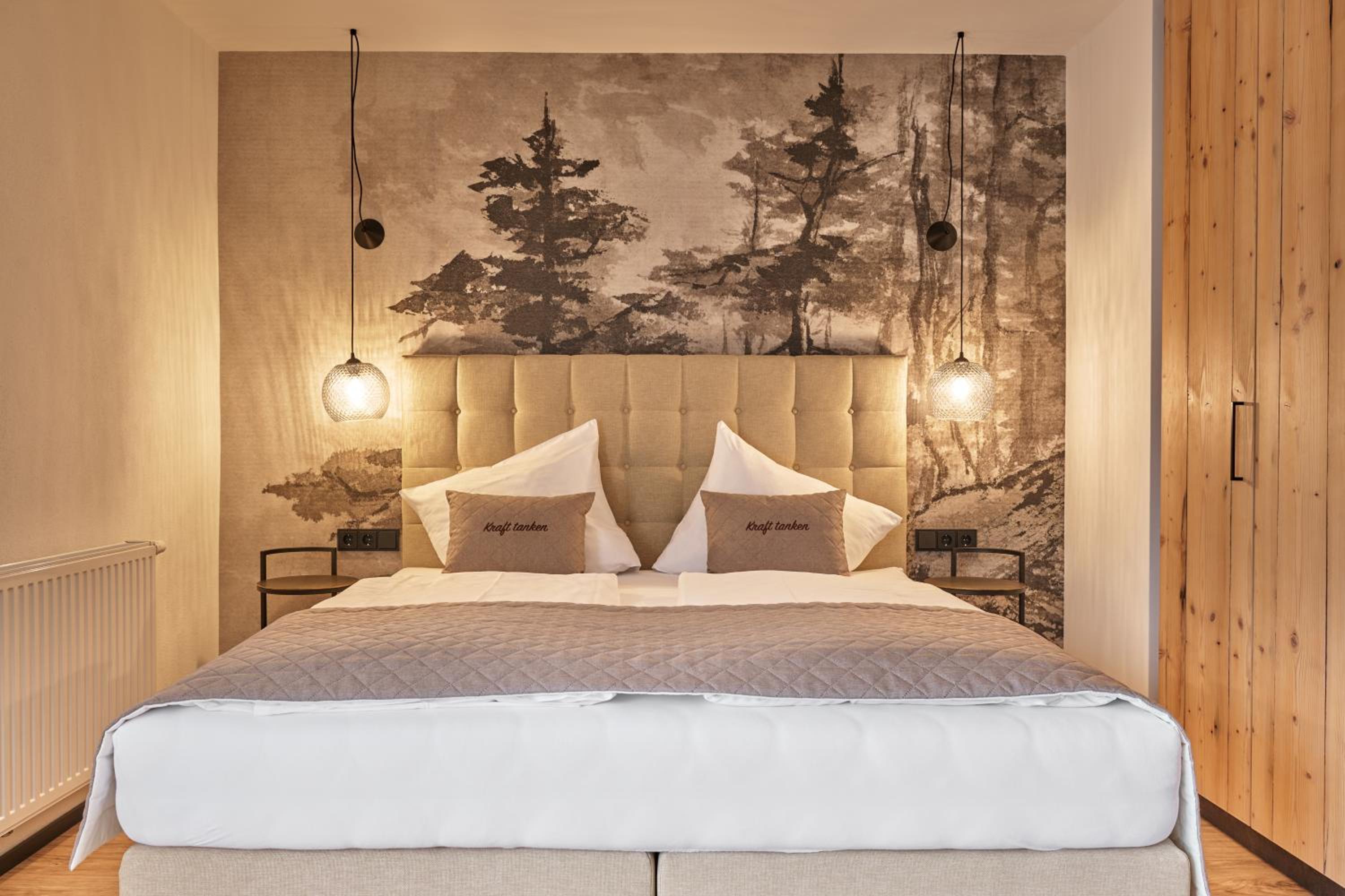 Large Double Room - Photo 2