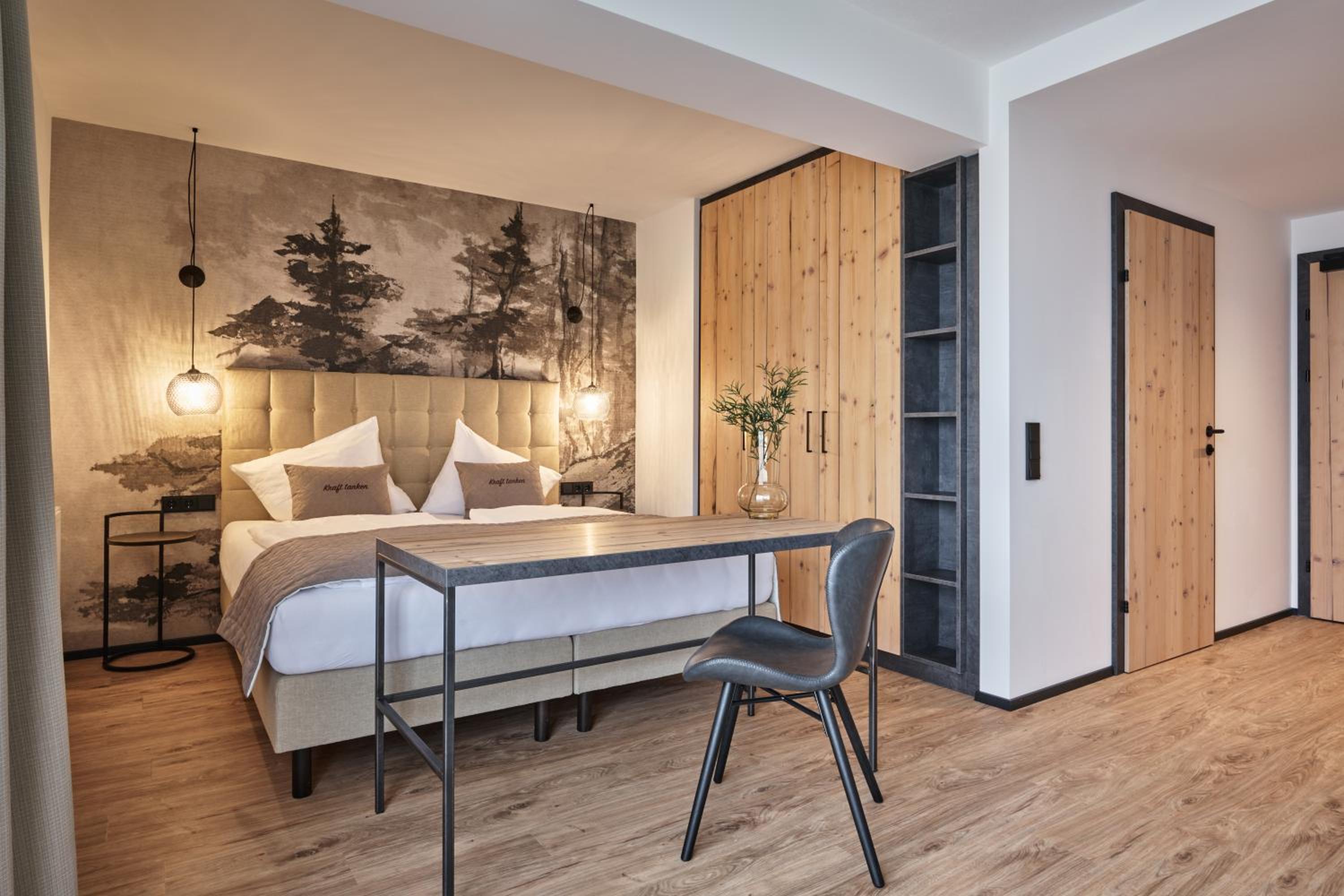 Large Double Room - Photo 5