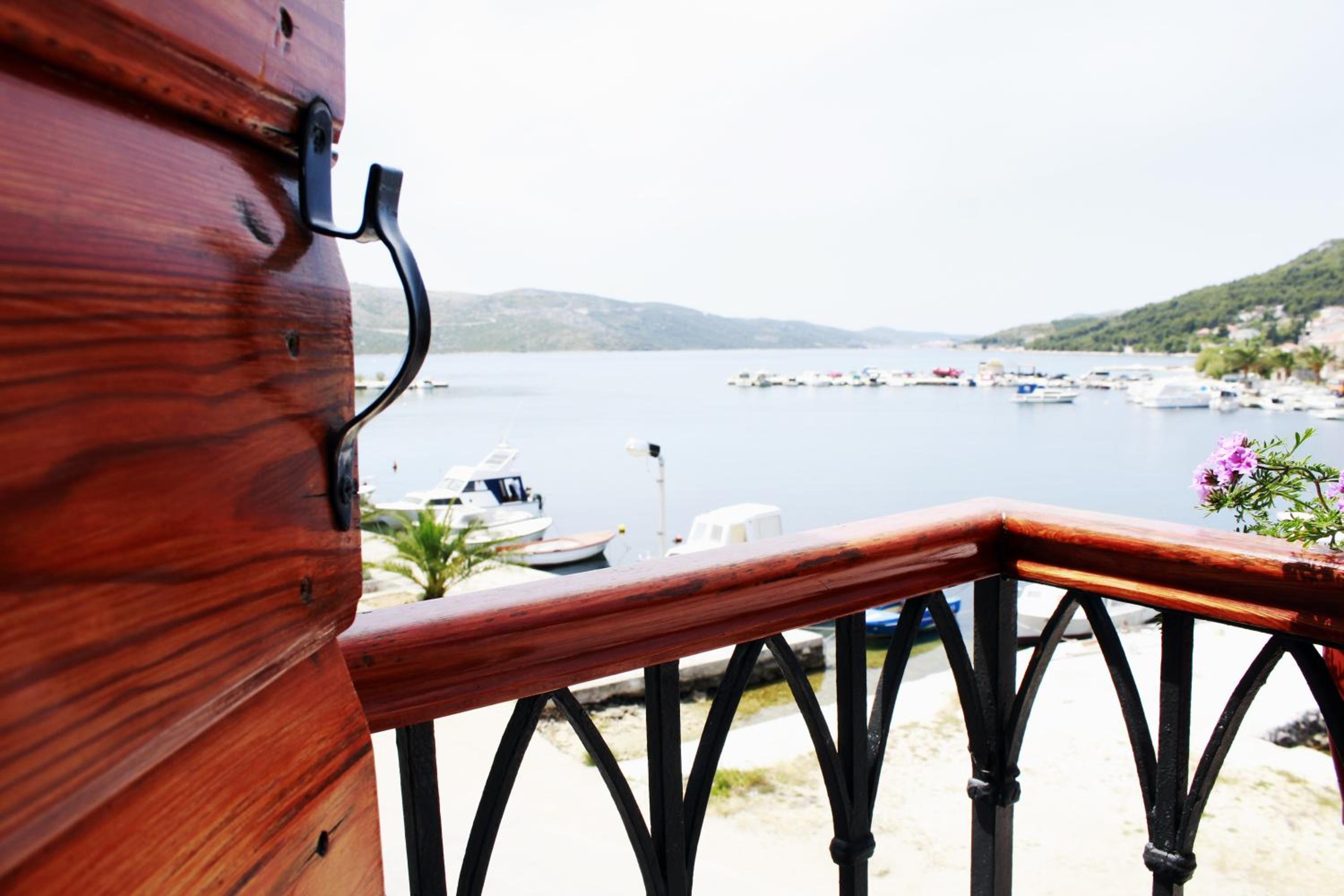 Twin Room with Sea View and Balcony - Photo 10