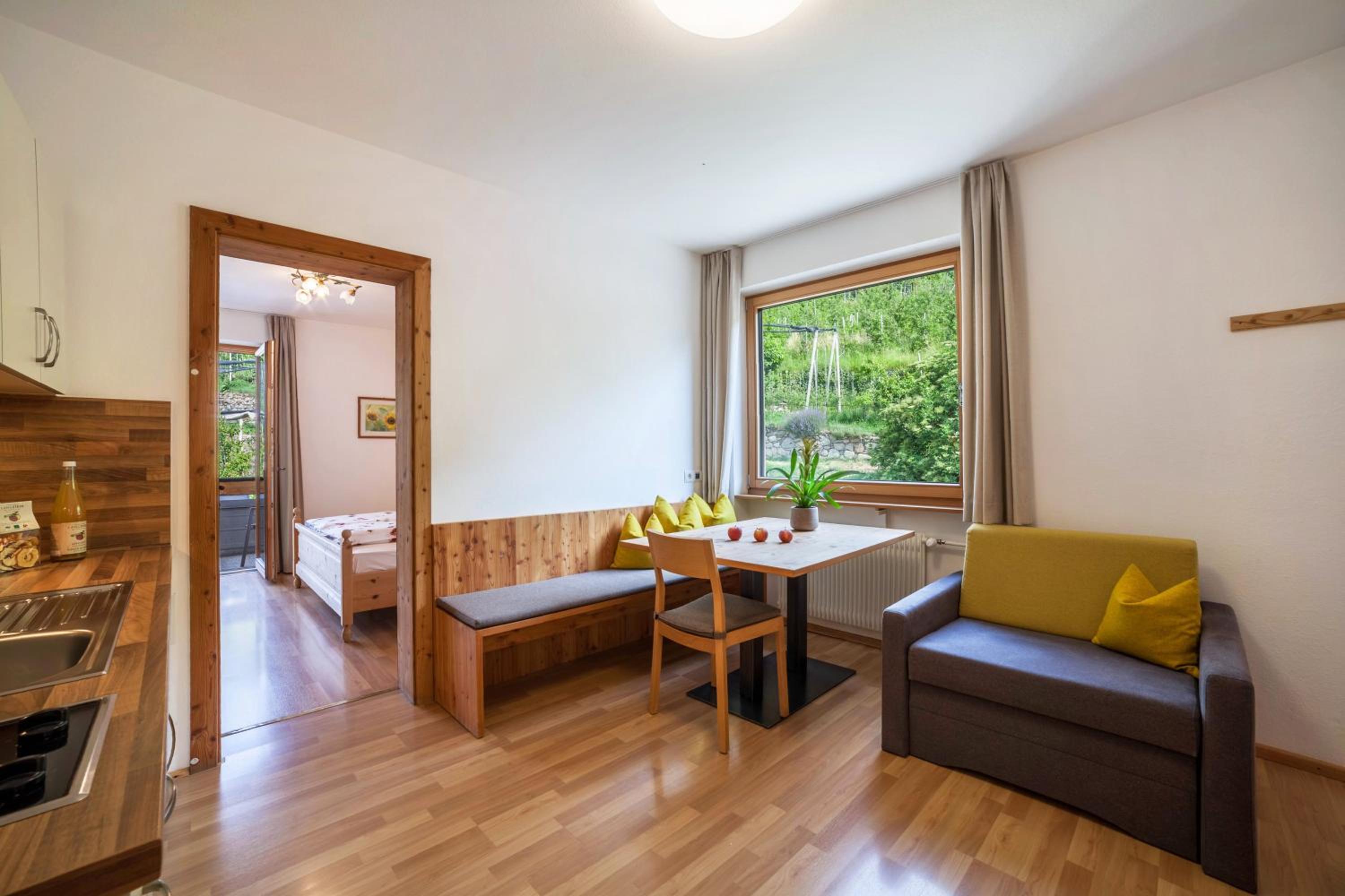 Two-Bedroom Deluxe Apartment with Garden View photo 2