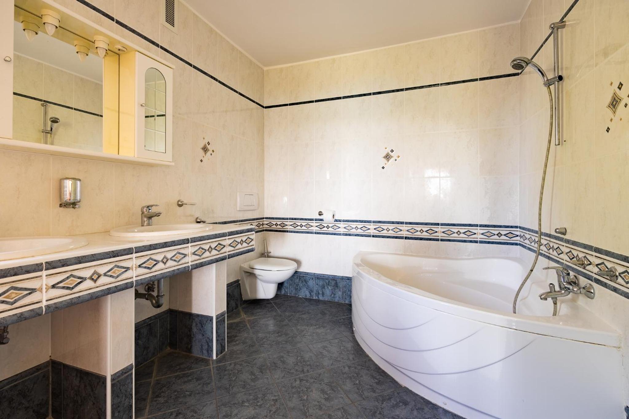 Deluxe Double Room with Balcony and Sea View photo 3
