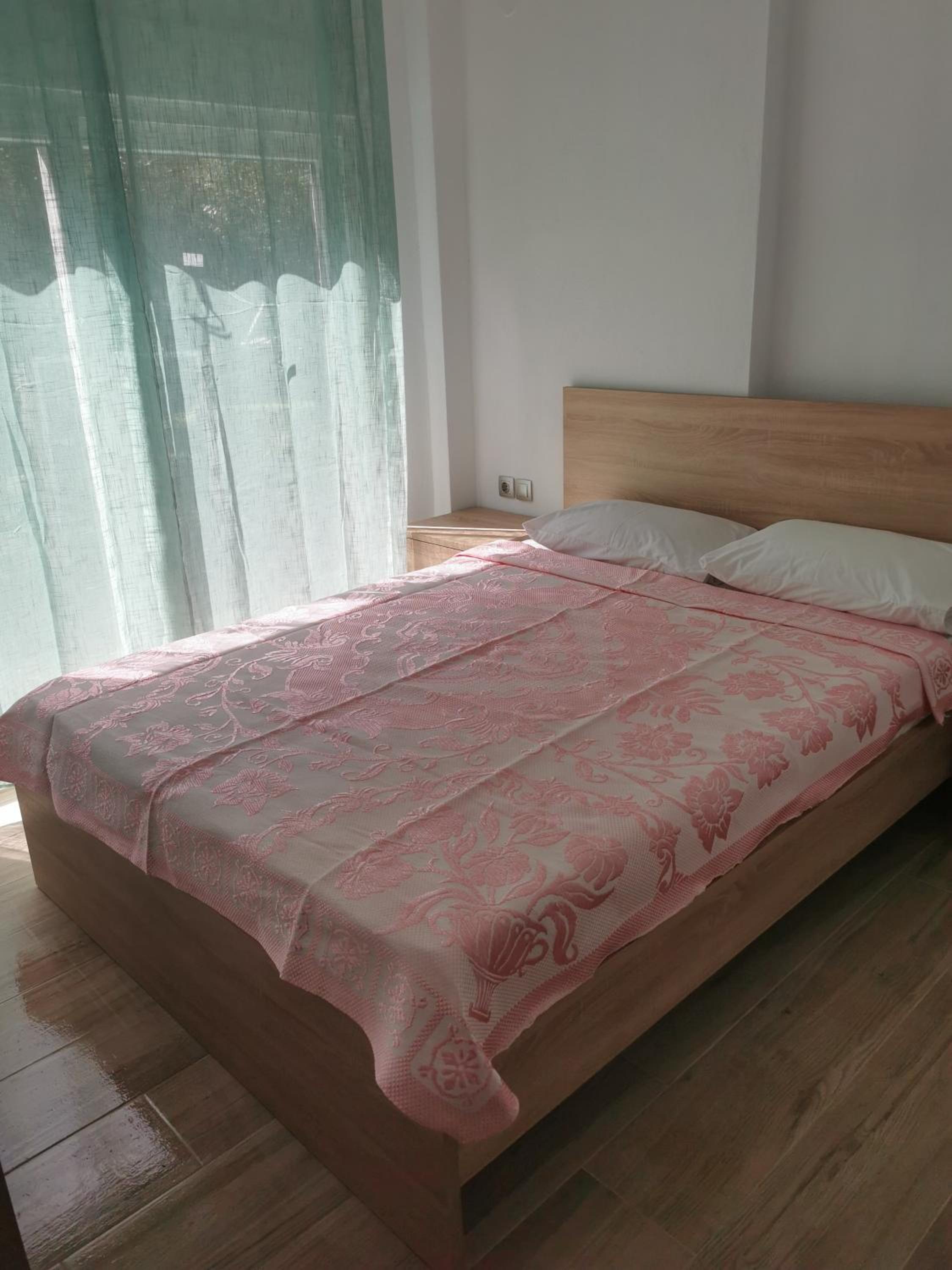 Classic One-Bedroom Apartment with King Bed photo 3