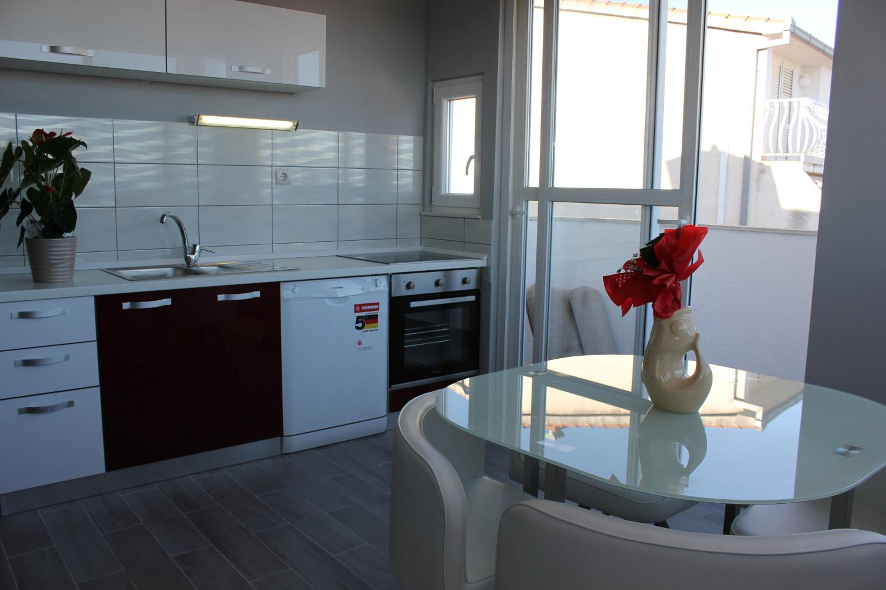Apartment with Sea View - Photo 7