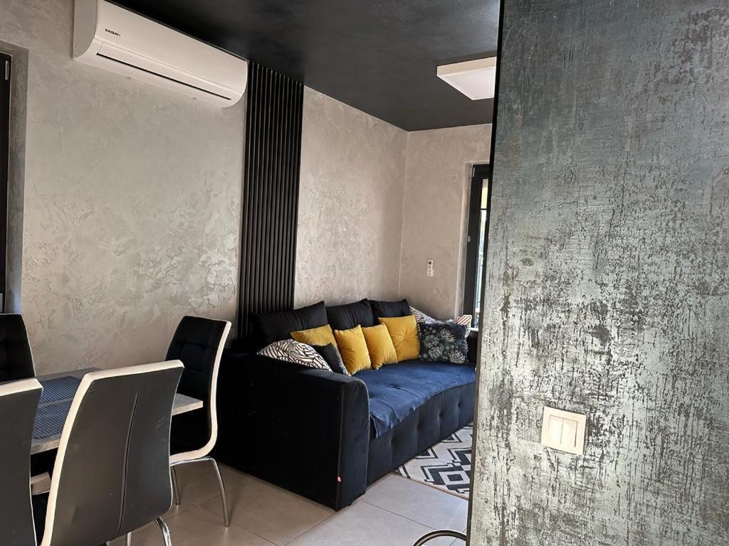 Three-Bedroom House photo 2