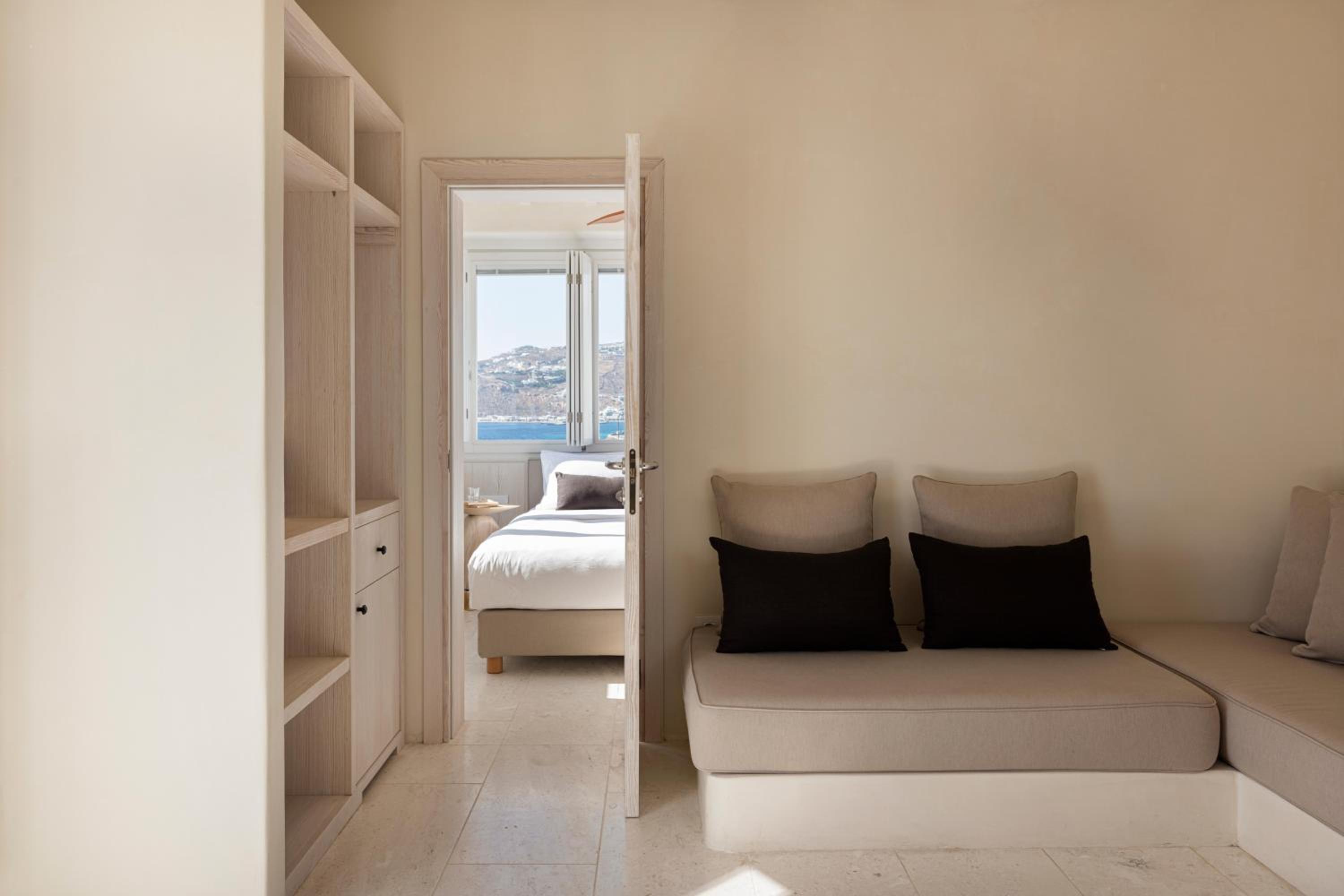 Superior Suite with Sea View - Photo 5