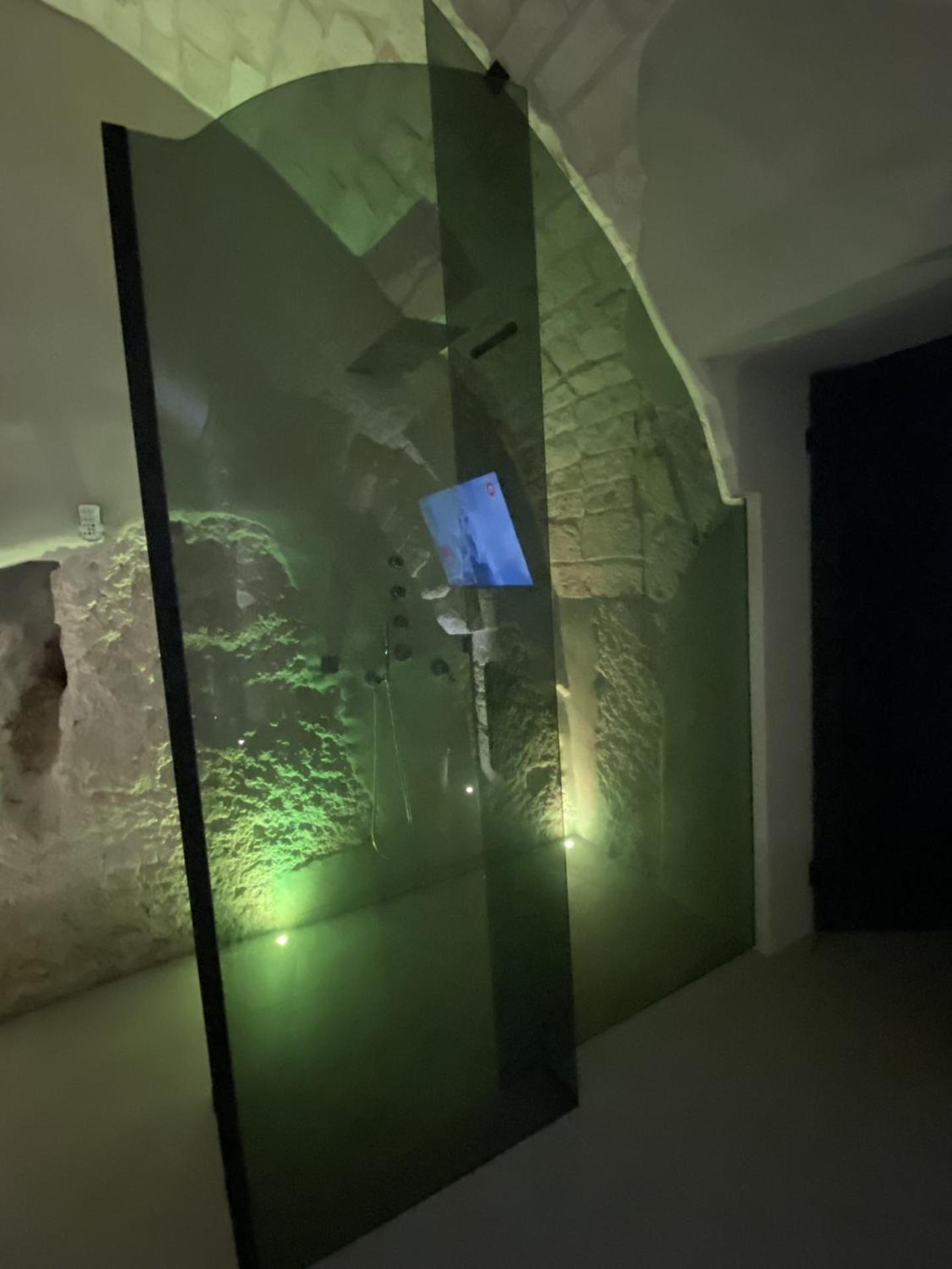 King Suite with Spa Bath photo 2