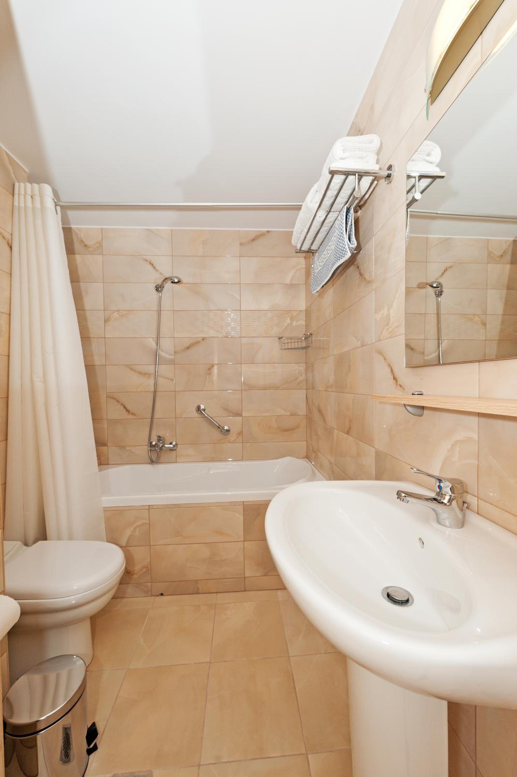 Double Room - Photo 4