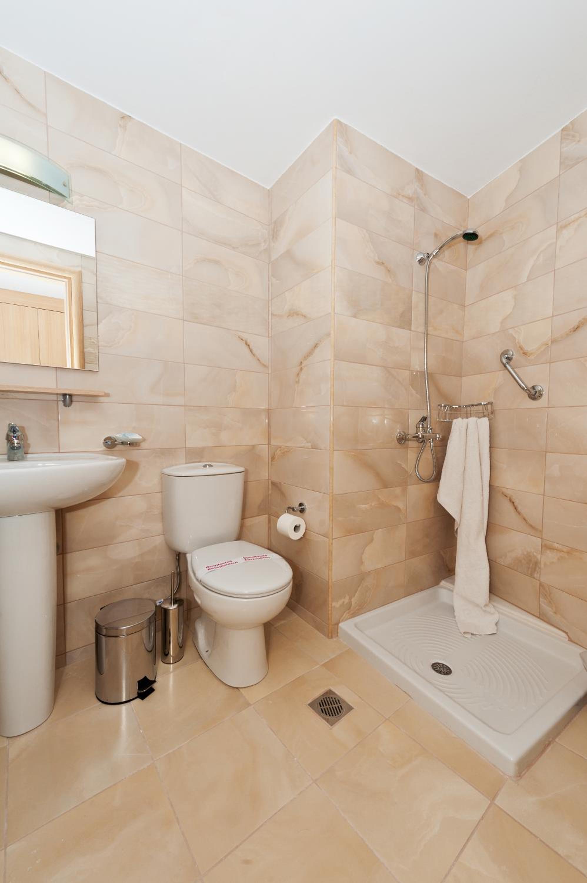 Double Room - Photo 2