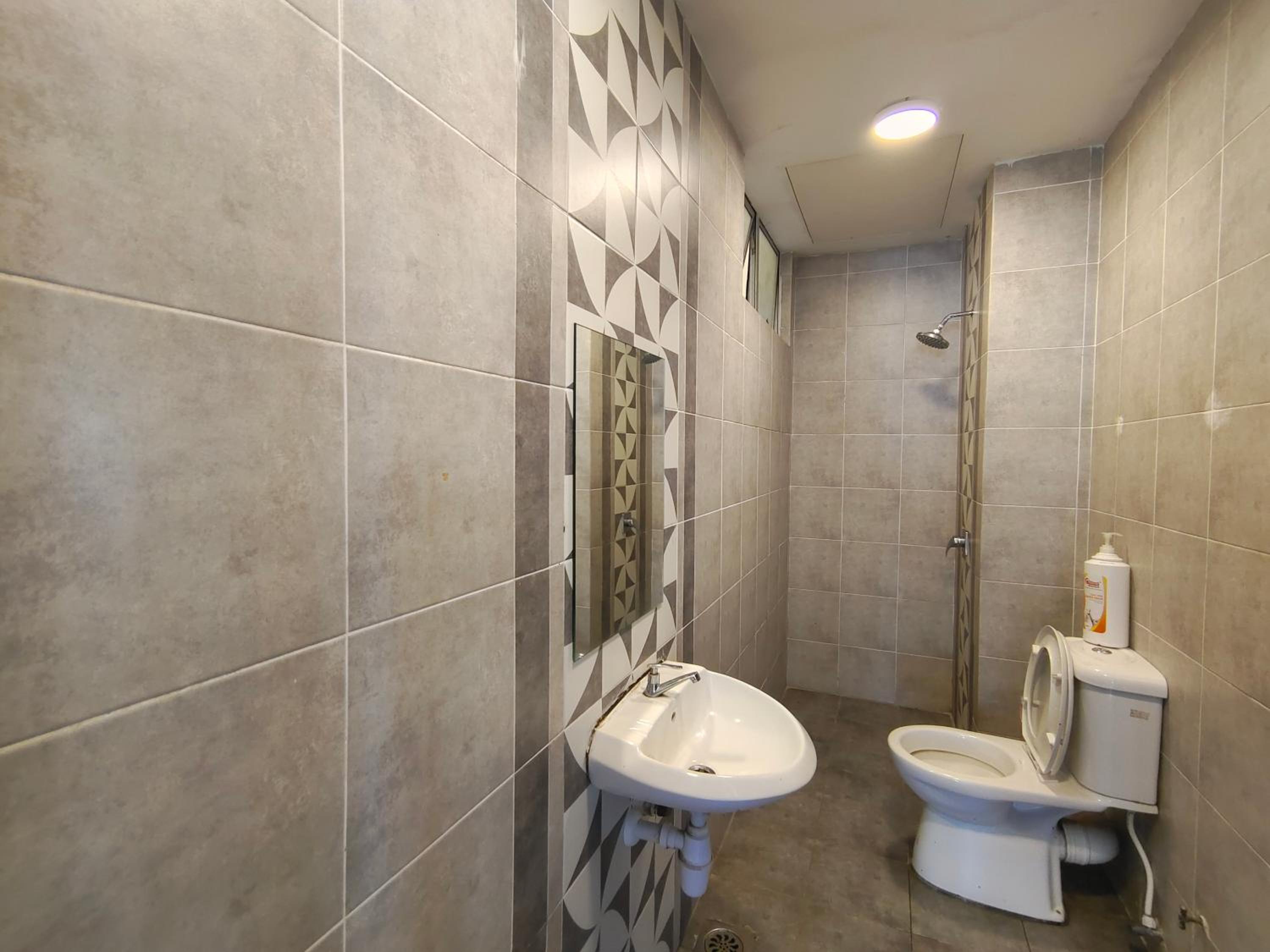 Apartment With Shared Bathroom photo 3