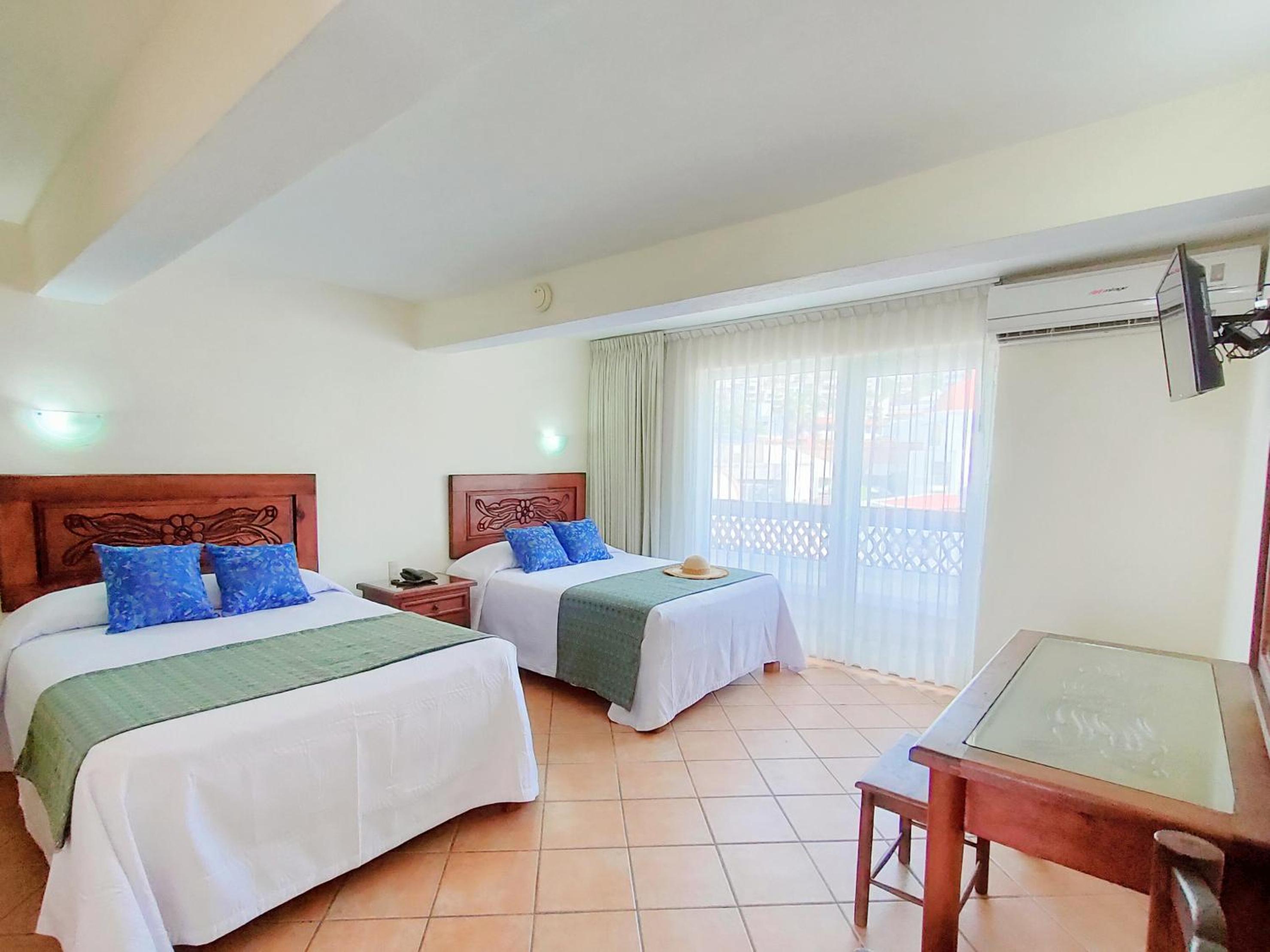 Standard Double Room with Two Double Beds - Photo 2