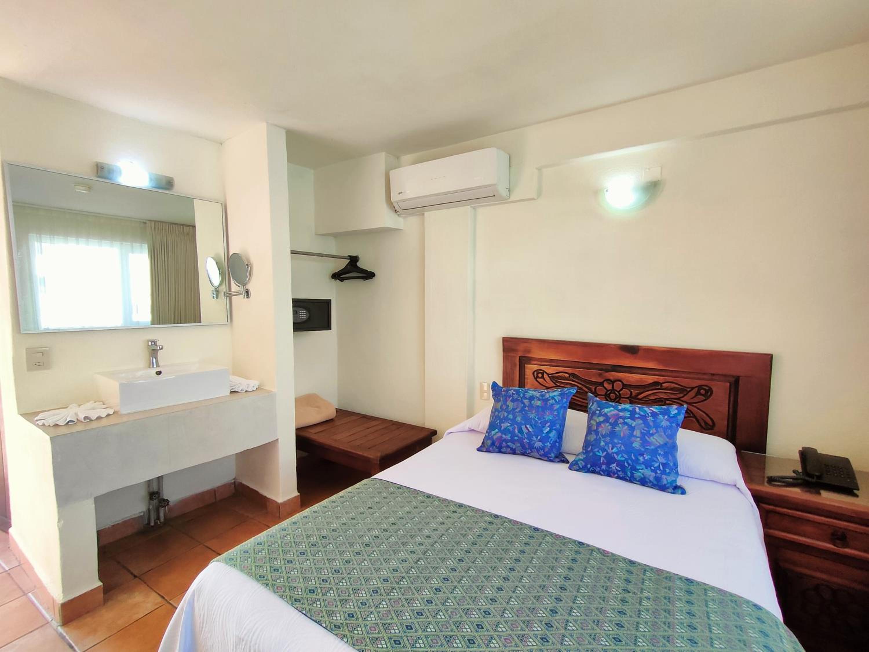 Standard Double Room - Photo 2