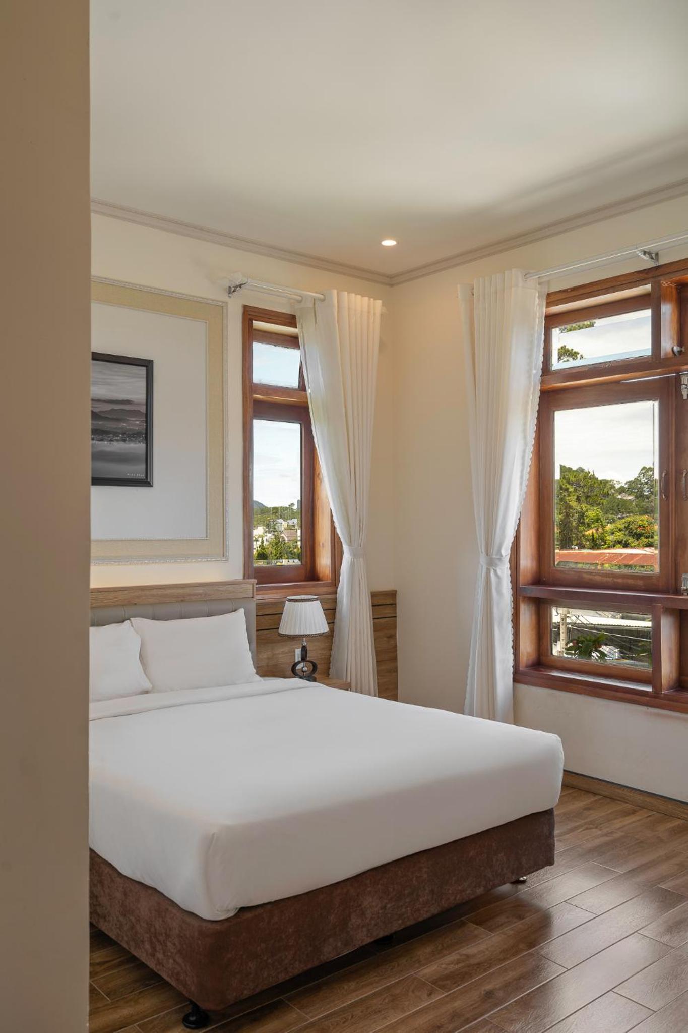Standard Double Room - Photo 11