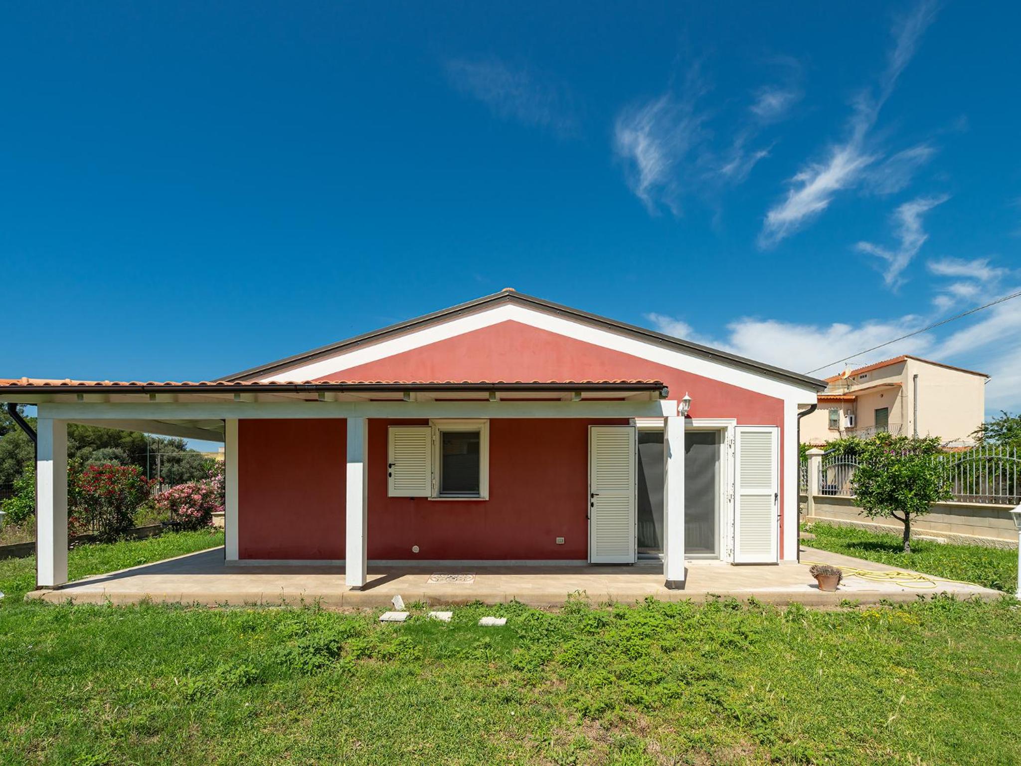 Villa - Photo 2