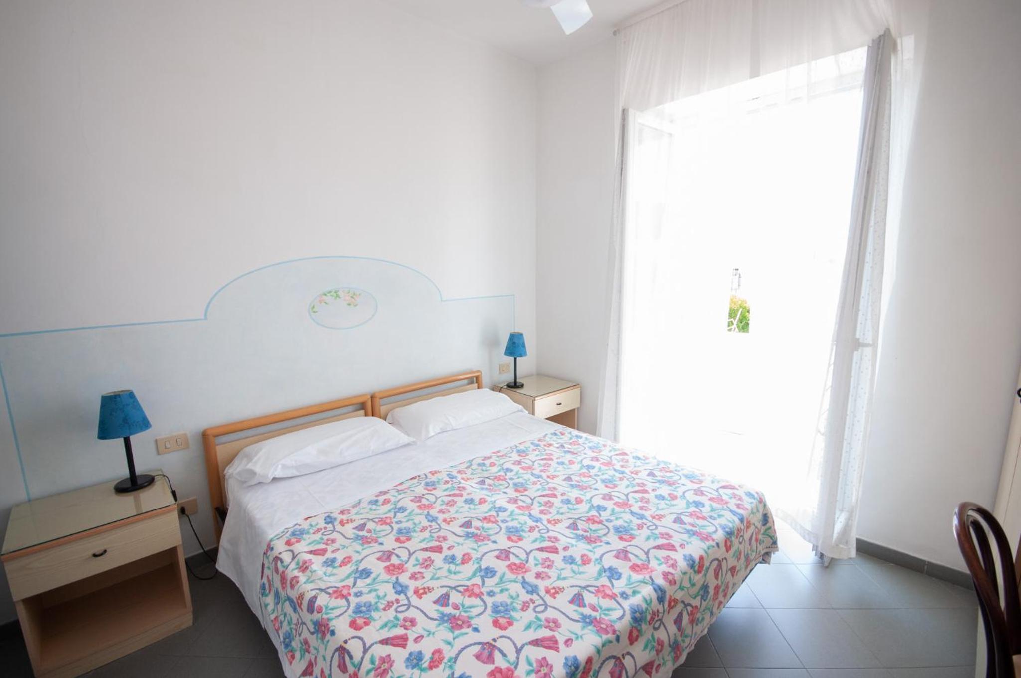 Double or Twin Room with Balcony - Photo 8