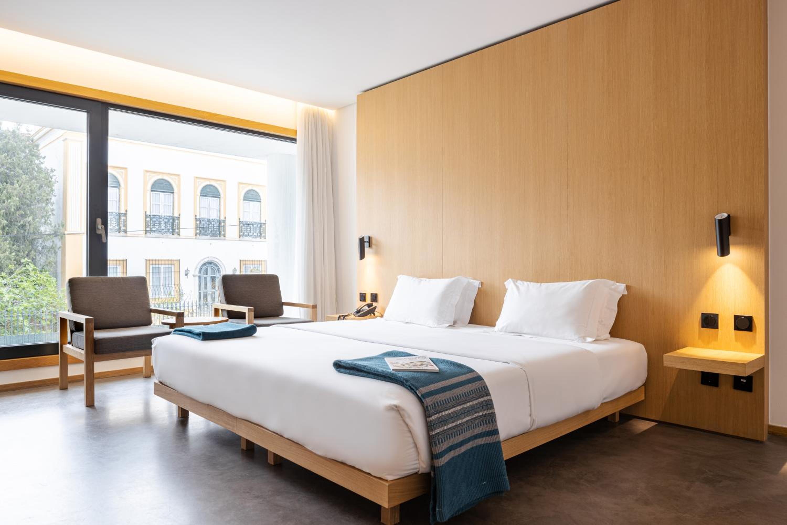 Superior Double or Twin Room thumbnail 5