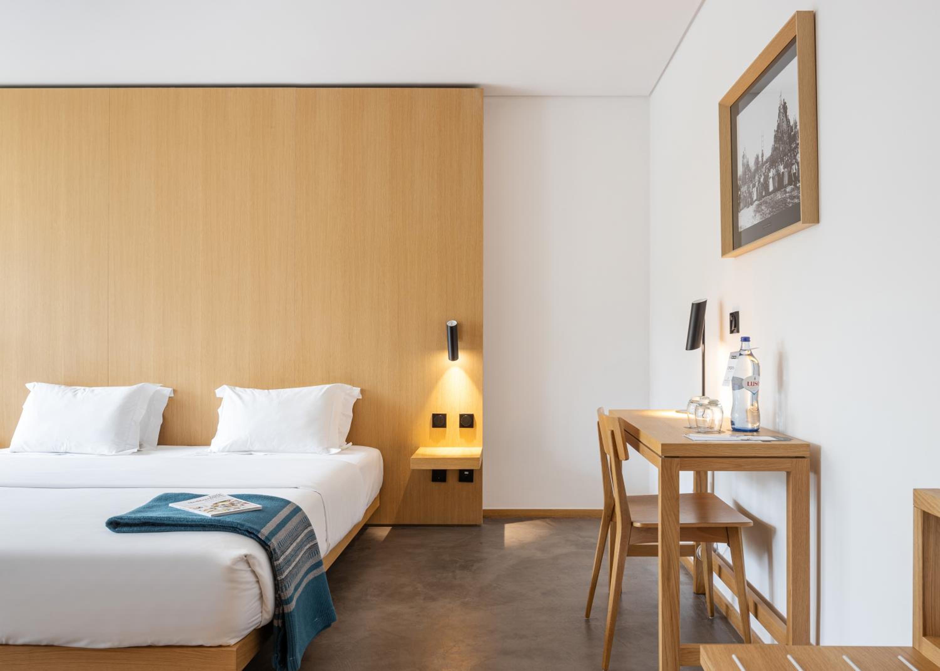Superior Double or Twin Room thumbnail 6