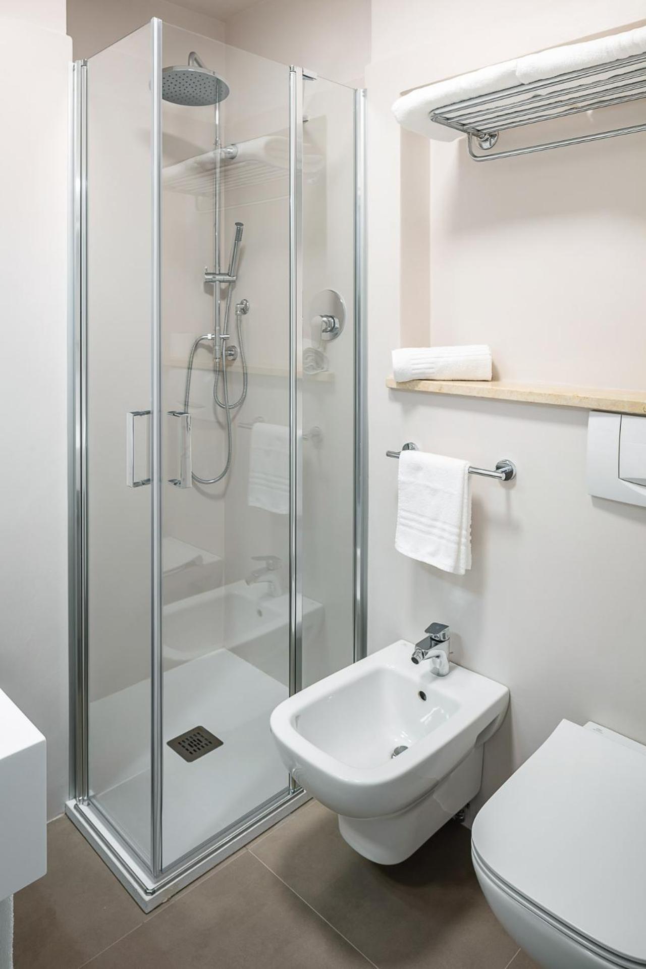 Double Room - Photo 5
