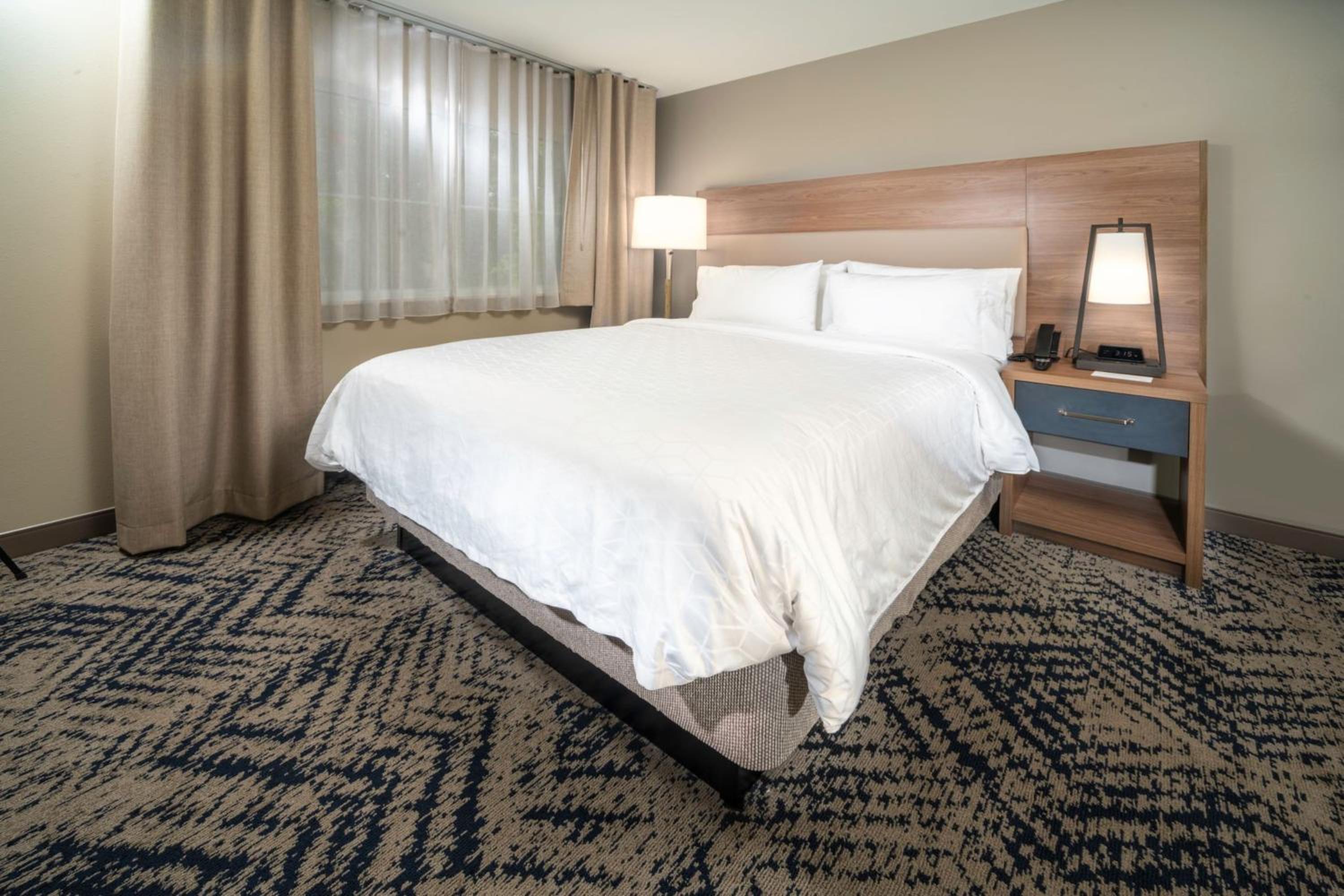 Queen Suite with Two Queen Beds - Non-Smoking - Photo 7