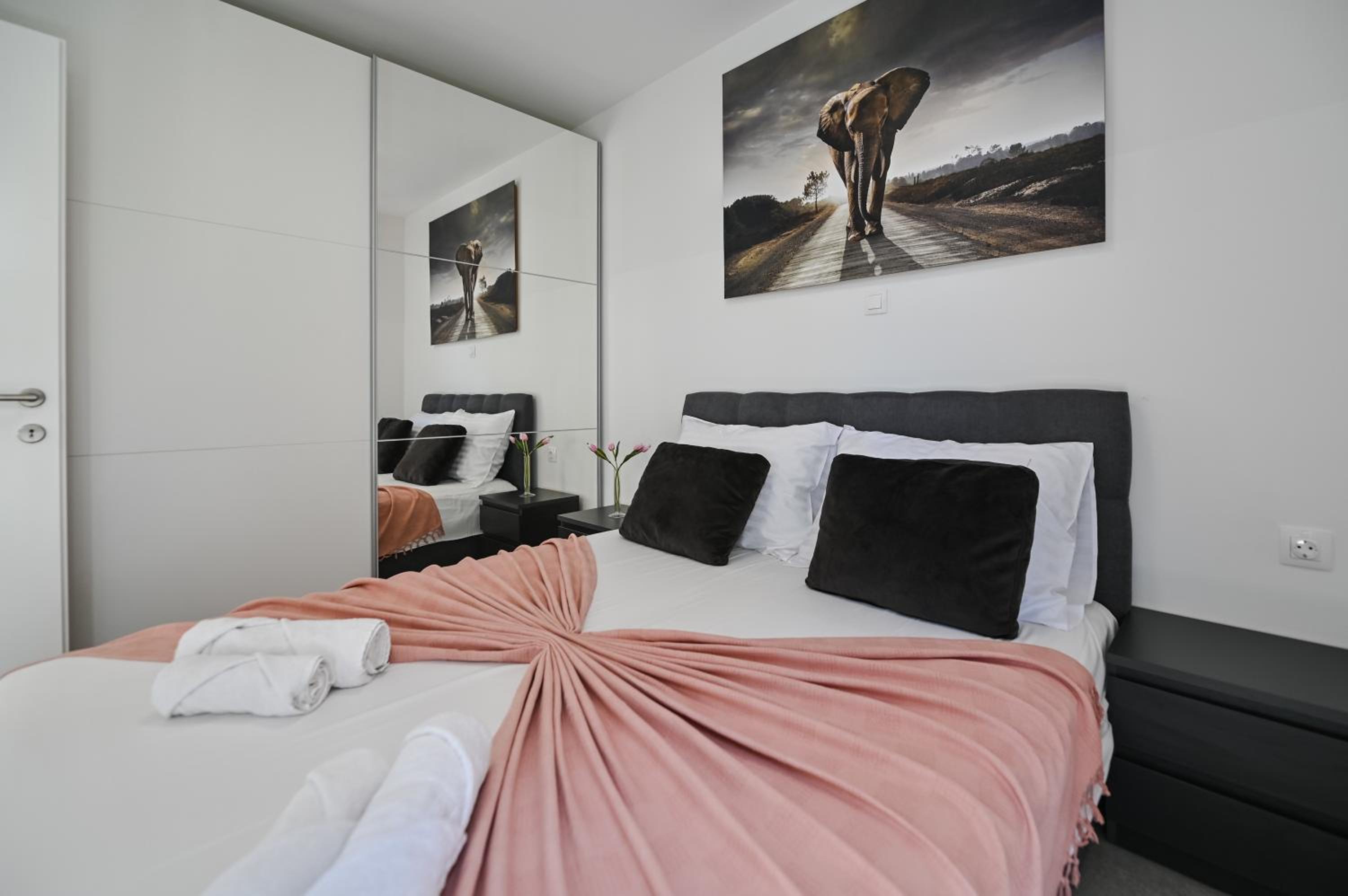 One-Bedroom Apartment with Patio photo 1