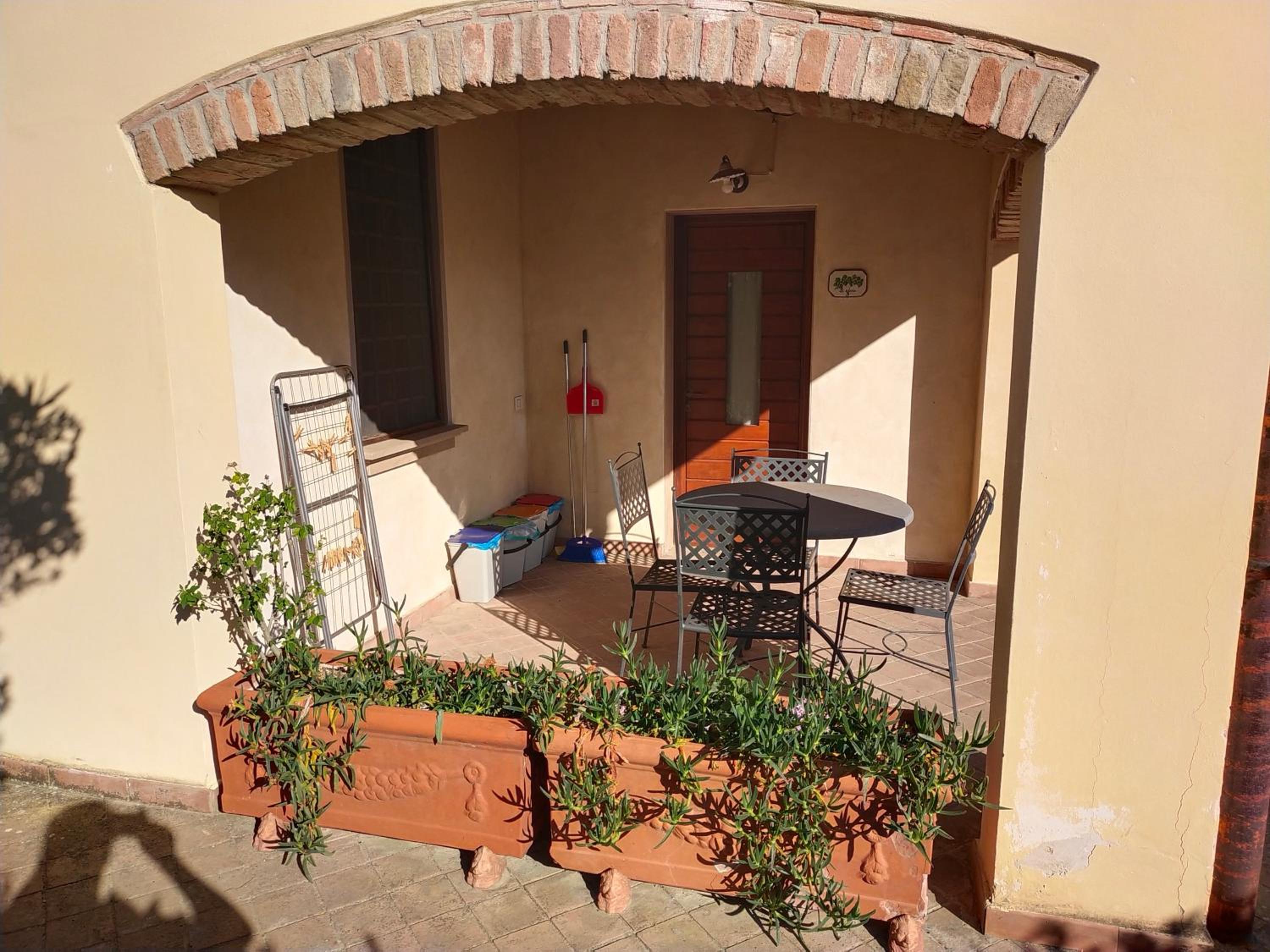 Apartment - Ground Floor - Photo 2