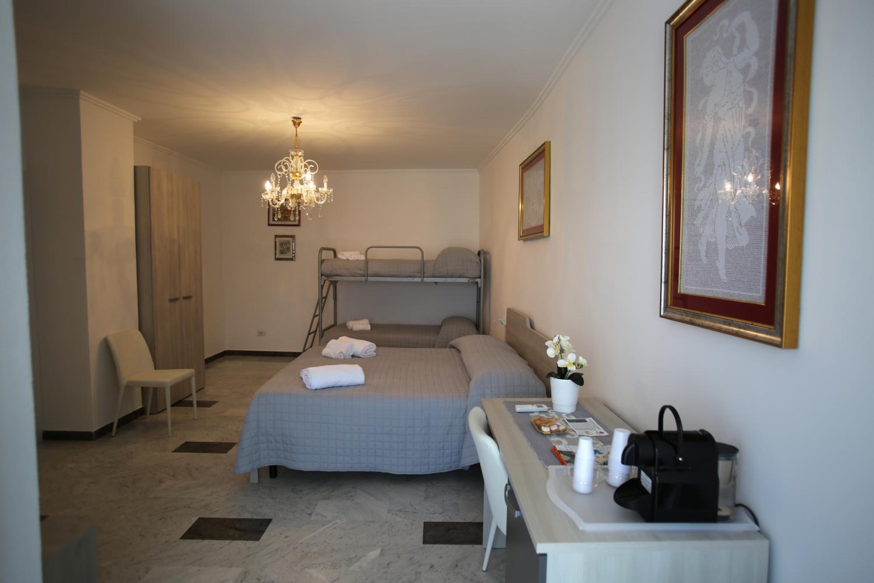 Superior Quadruple Room photo 2